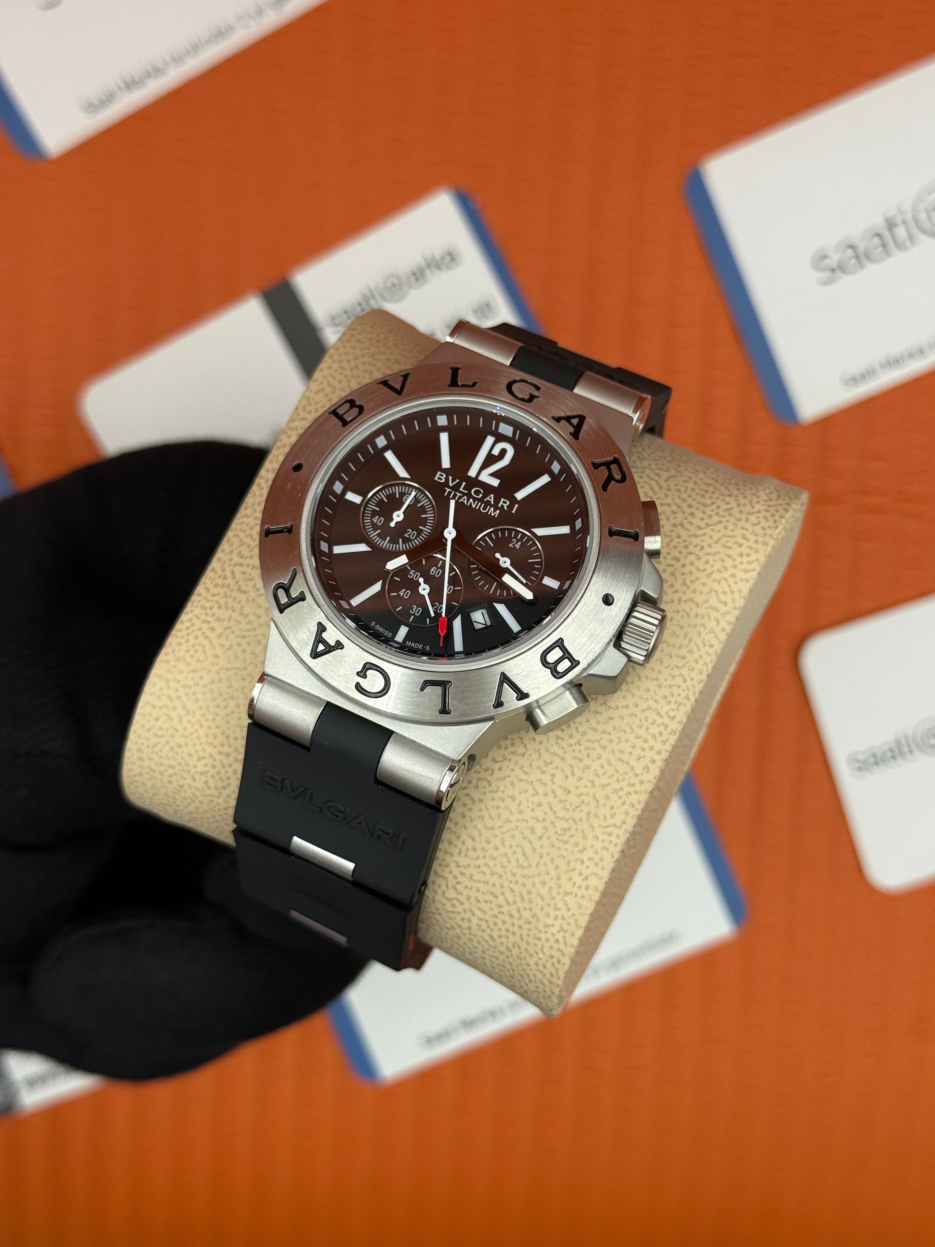 BVLGARI Titanium siyah kadran silver kasa siyah kauçuk kordon