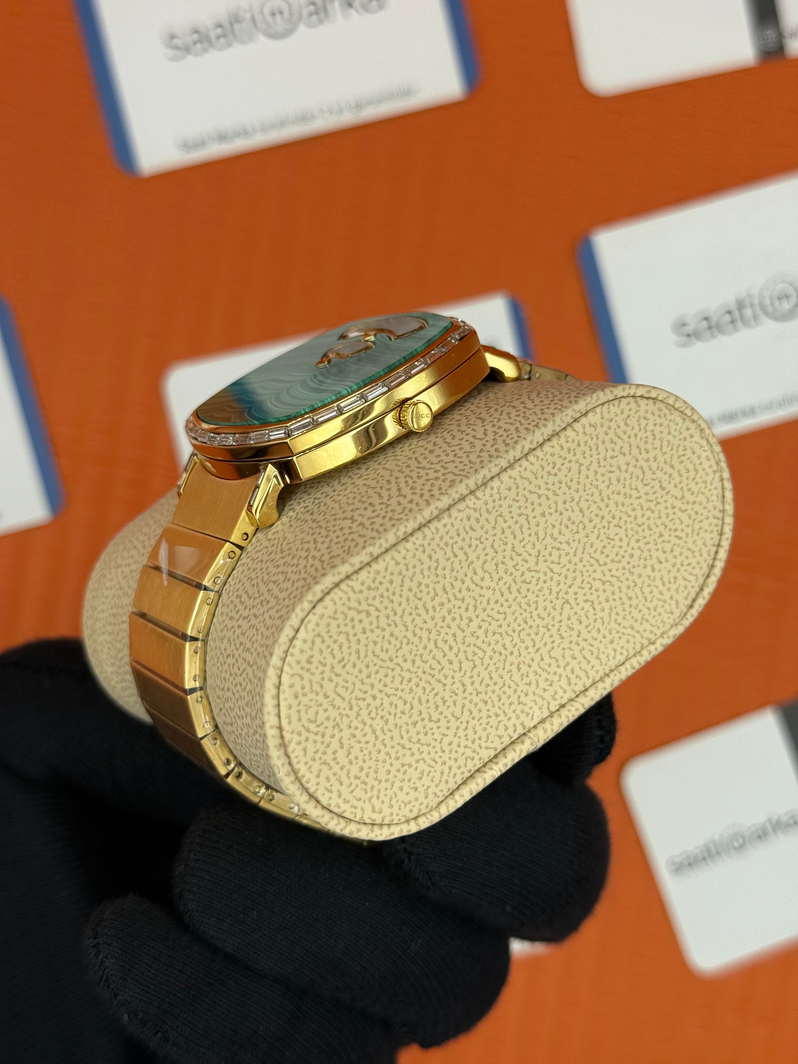 GUCCI GRIP yeşil gold kordon taşlı bezel kadın kol saati