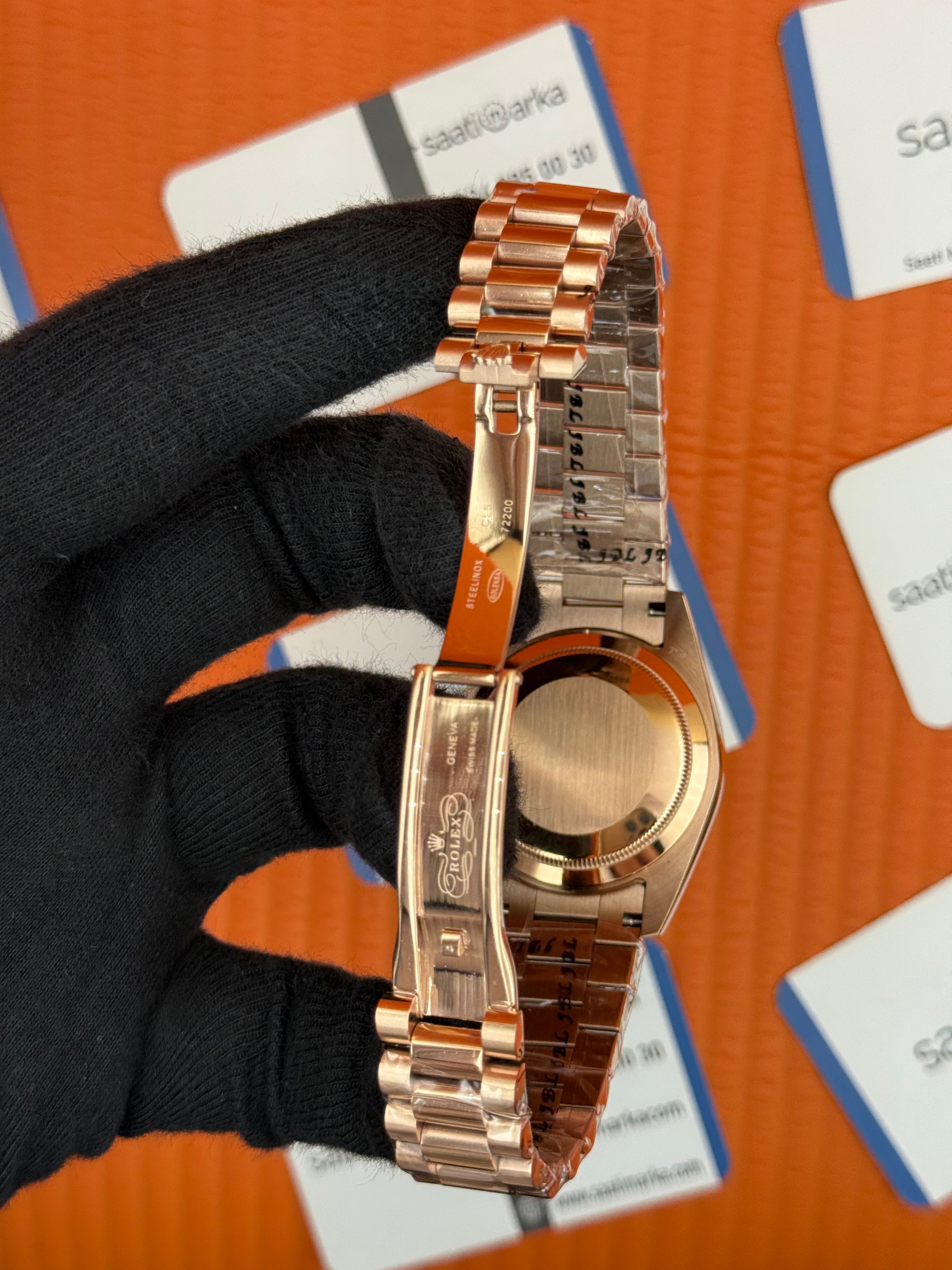 ROLEX Day Date siyah kadran rose kasa-kordon oyster