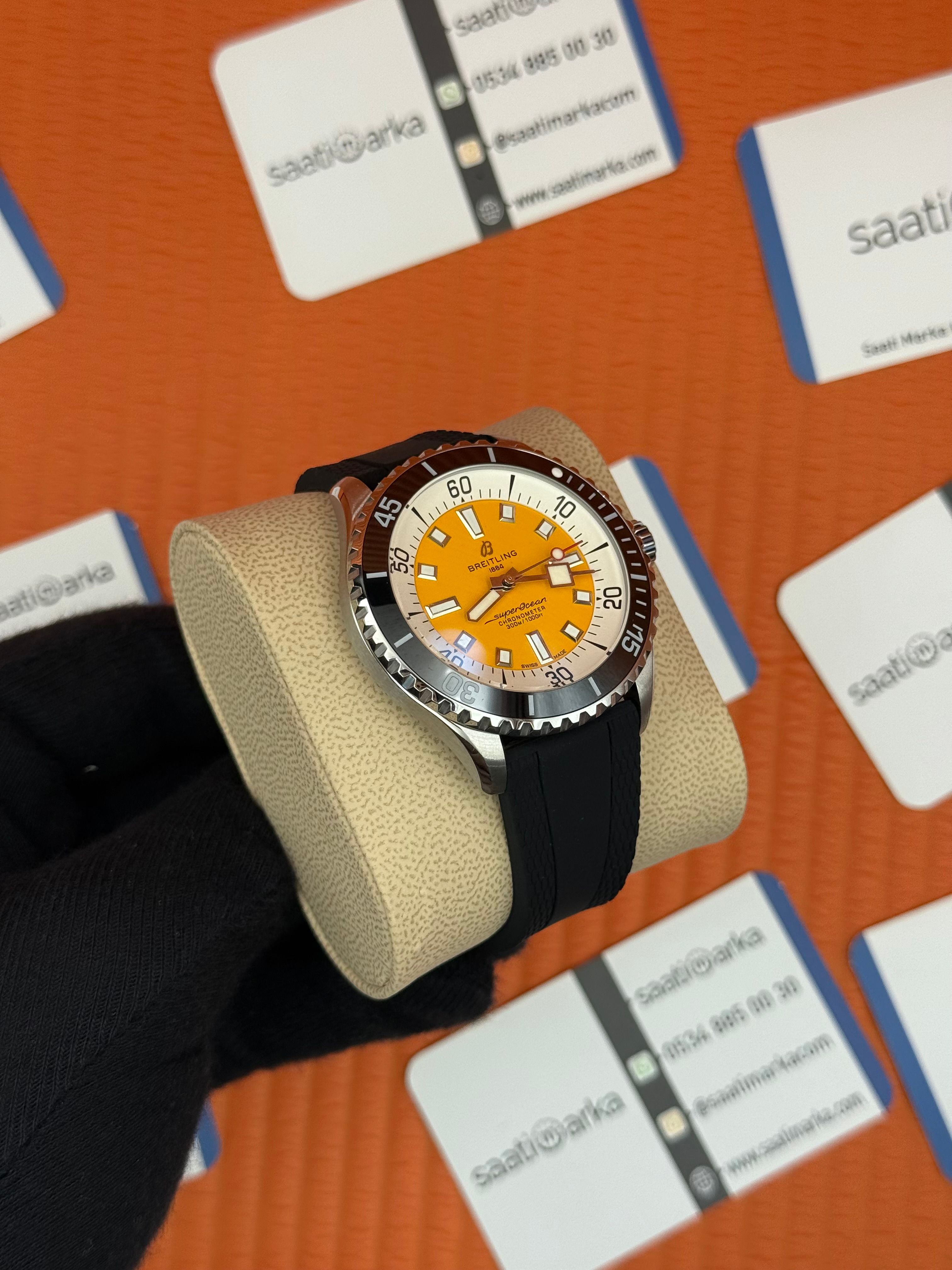 ROLEX Superocean siyah kauçuk kordon sarı kadran