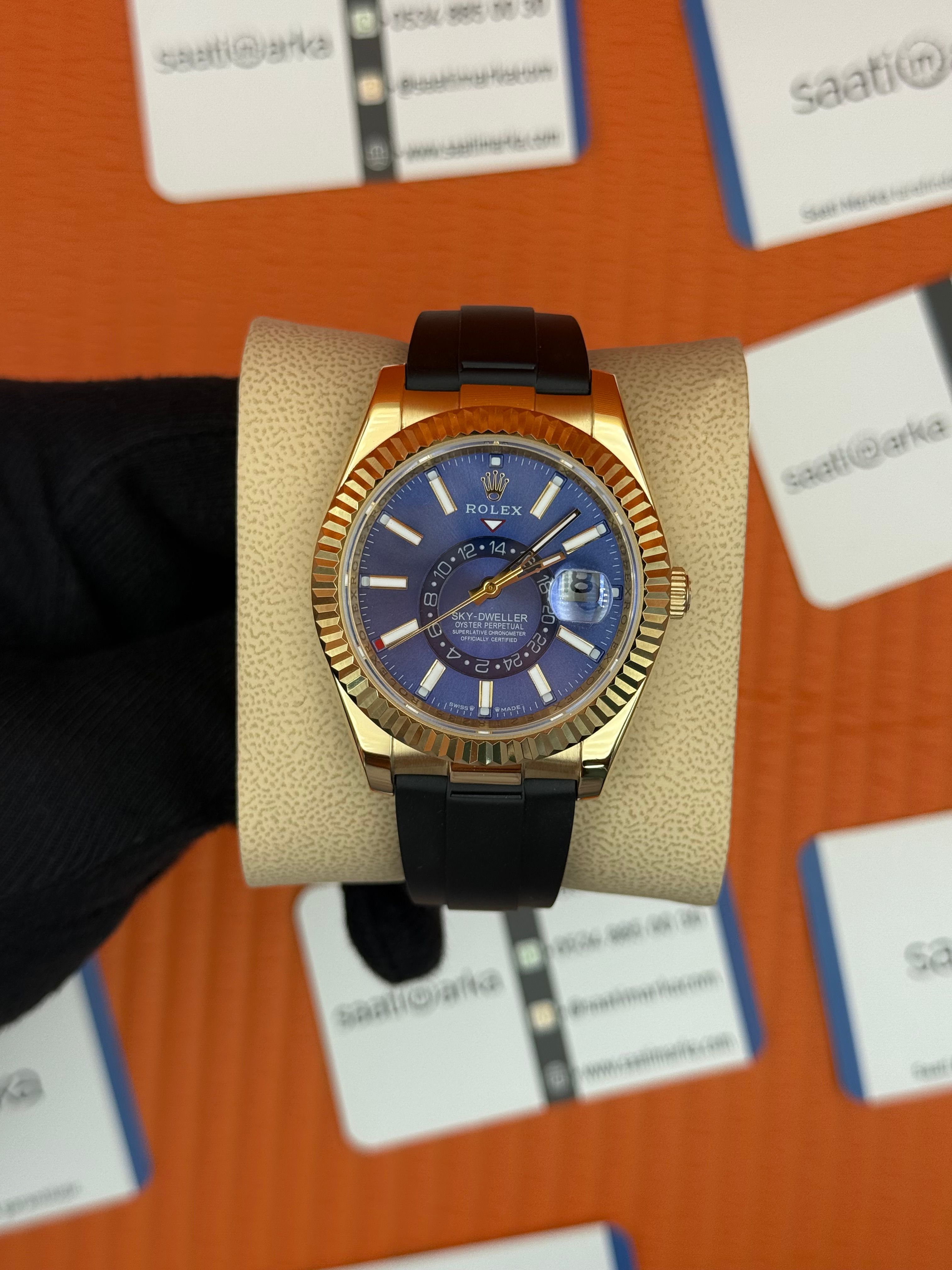 ROLEX Sky Dweller blue dial gold kasa siyah kauçuk kordon