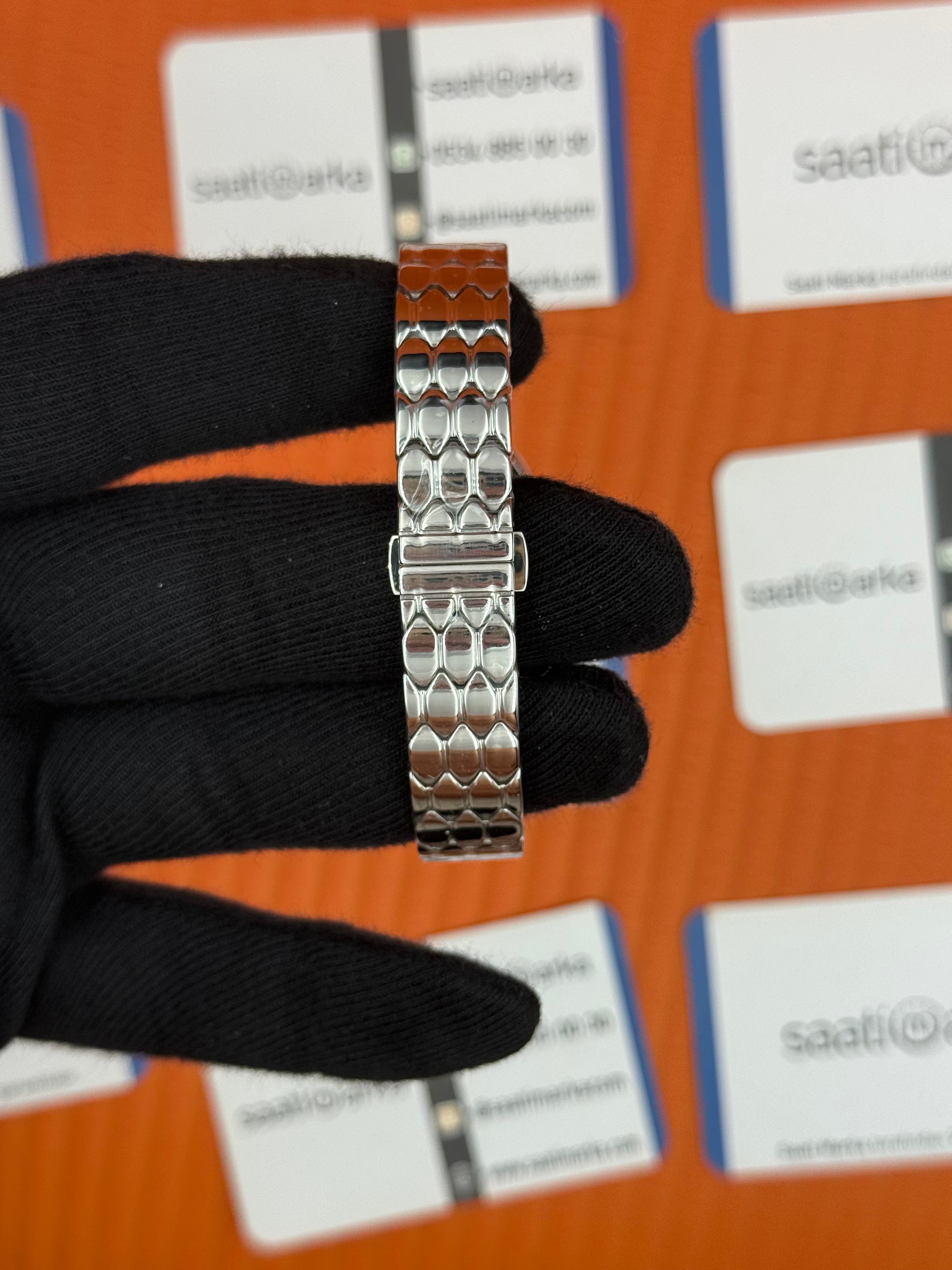 BVLGARİ serpenti seduttori taşlı bezel beyaz kadran silver kasa kordon  kadın kol saati