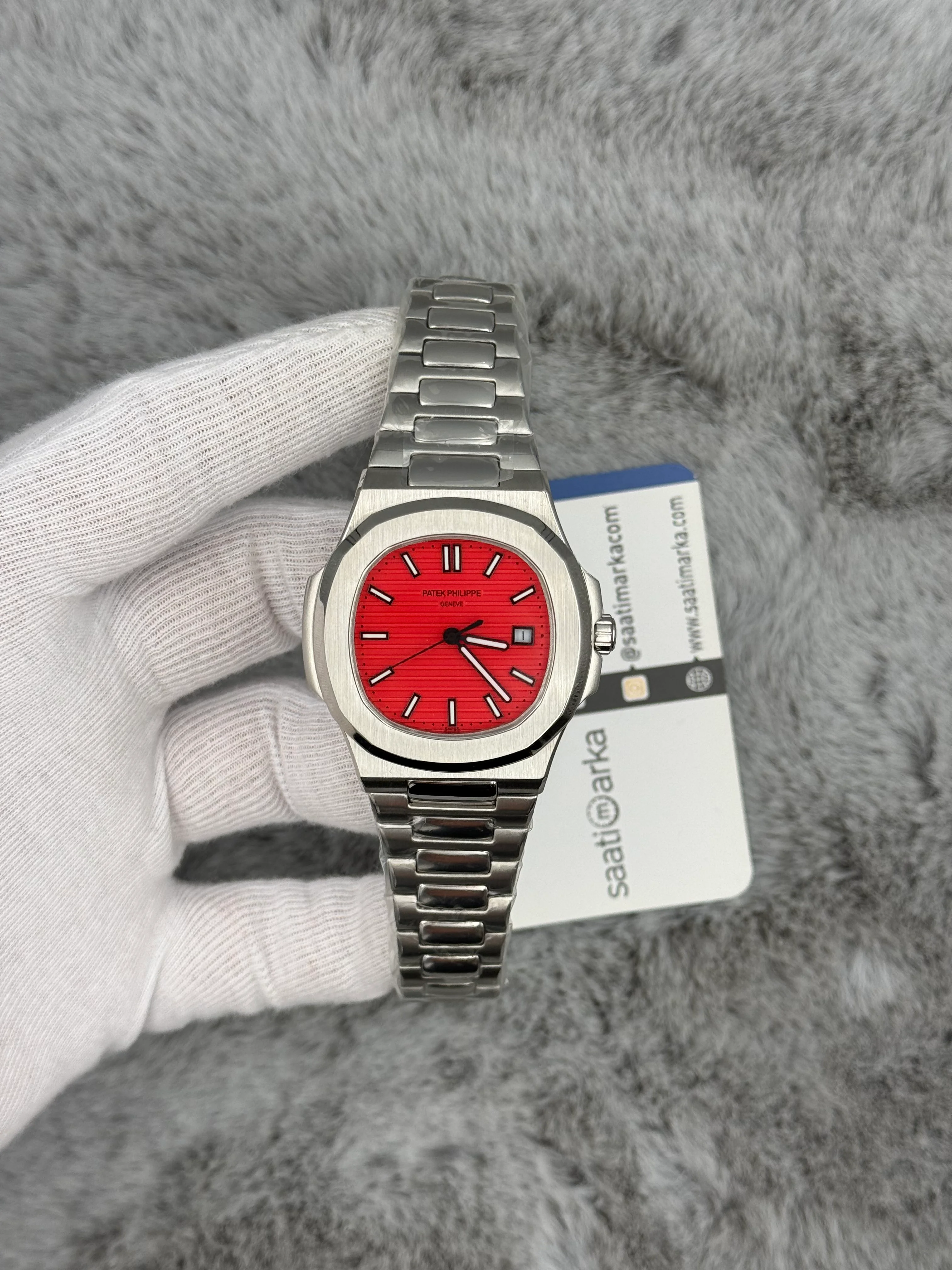 PATEK PHILIPPE nautilus kırmızı kadran silver kasa kordon