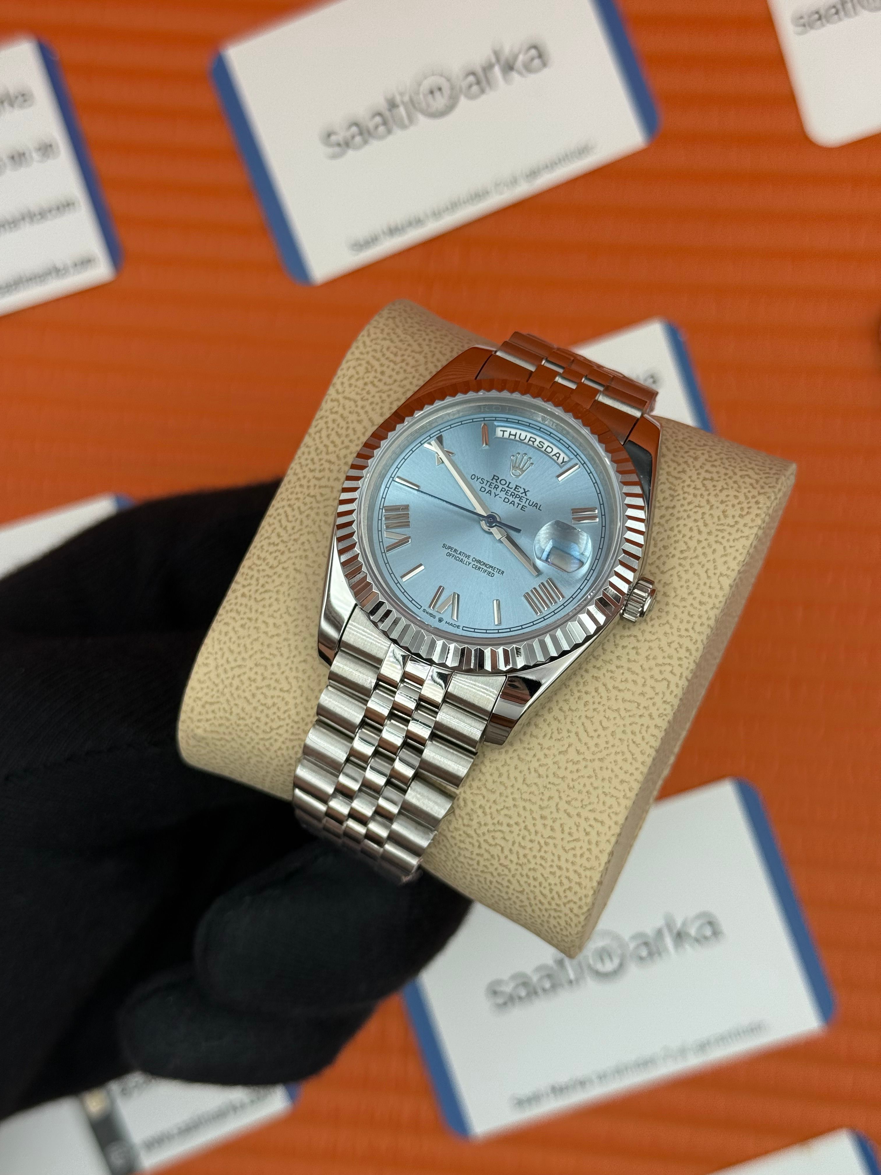 ROLEX Day Date roma rakamlı buz mavisi kadran silver jubilee kordon