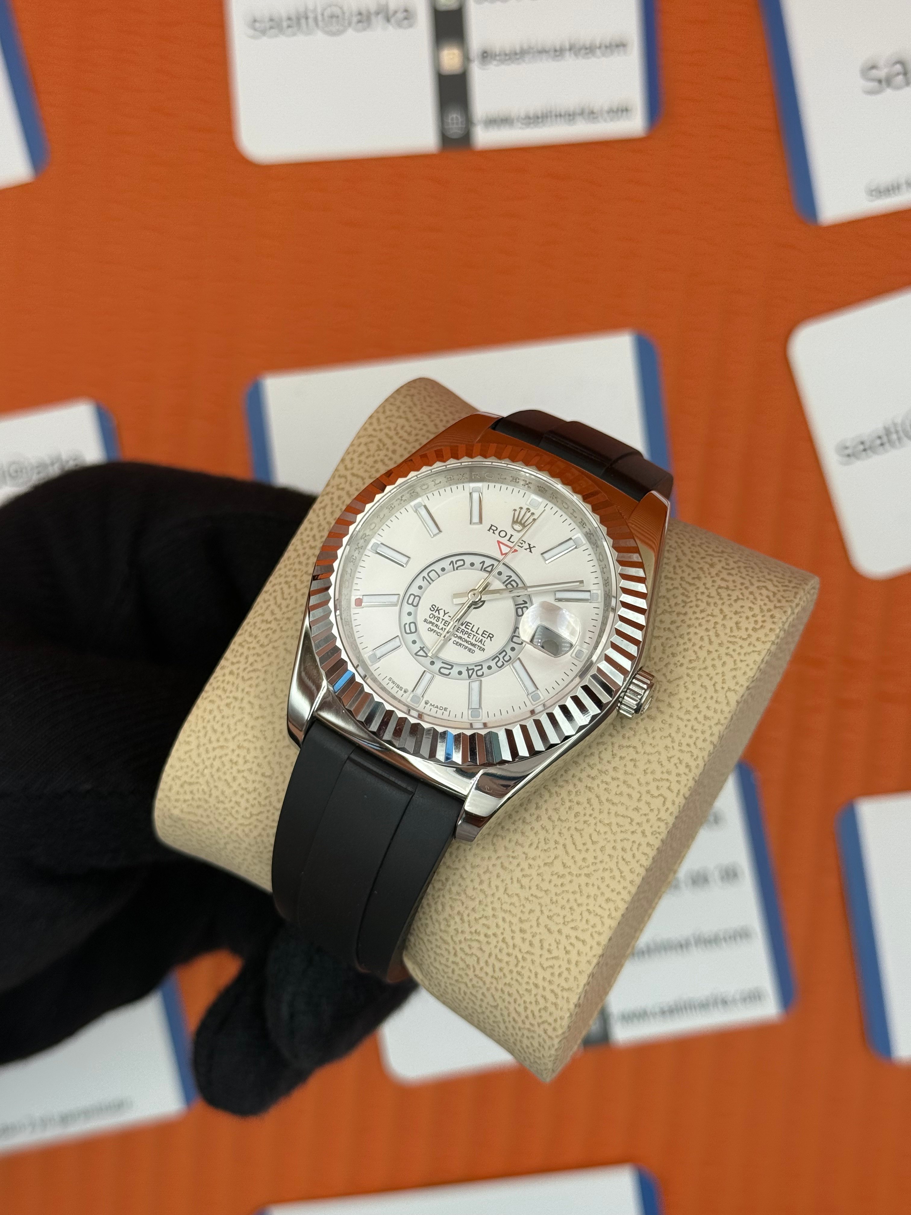 ROLEX Sky Dweller white dial silver kasa siyah kauçuk kordon