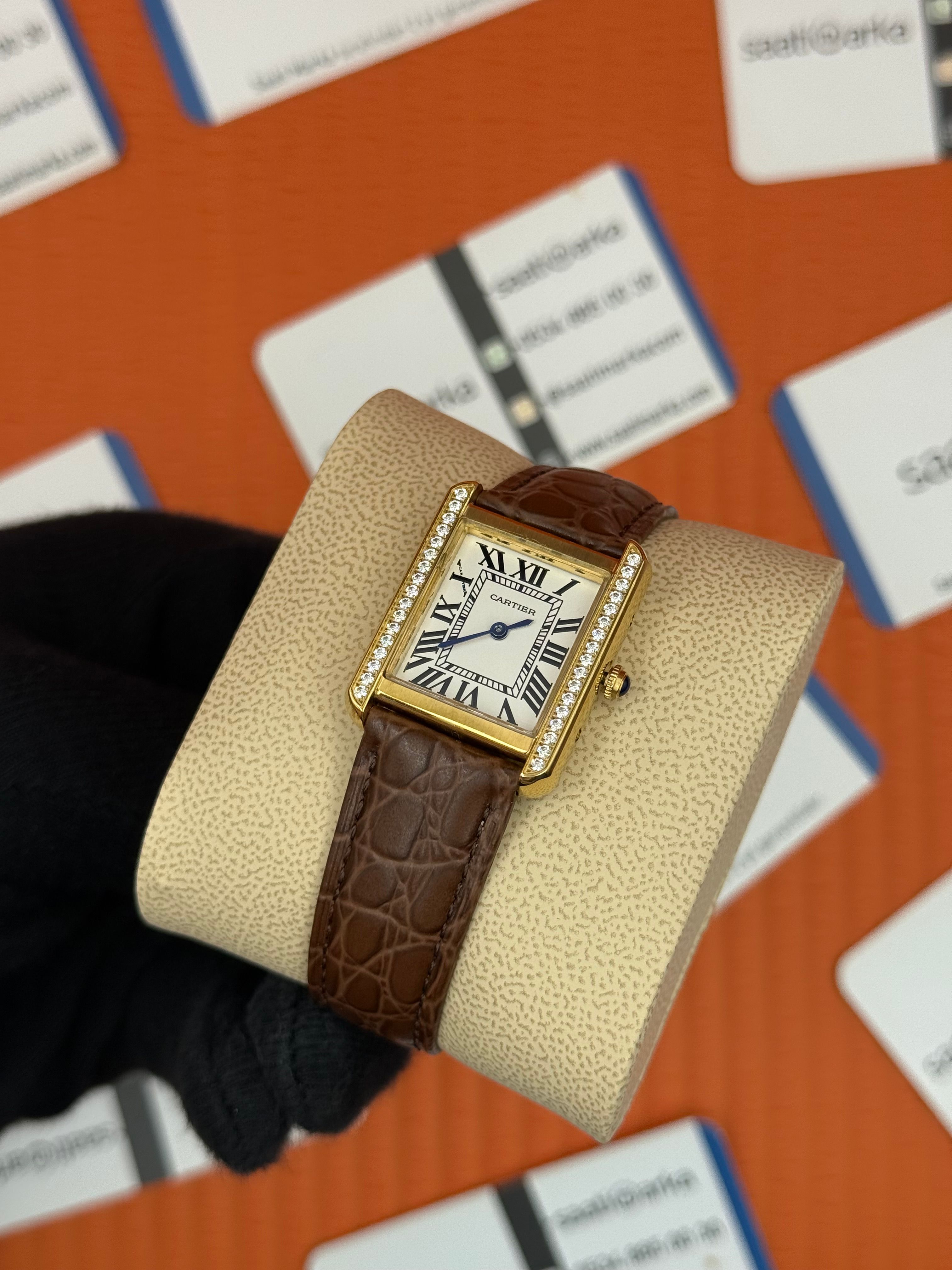 CARTIER Tank 29mm kadın kol saati gold kasa taşlı bezel kahverengi deri kordon