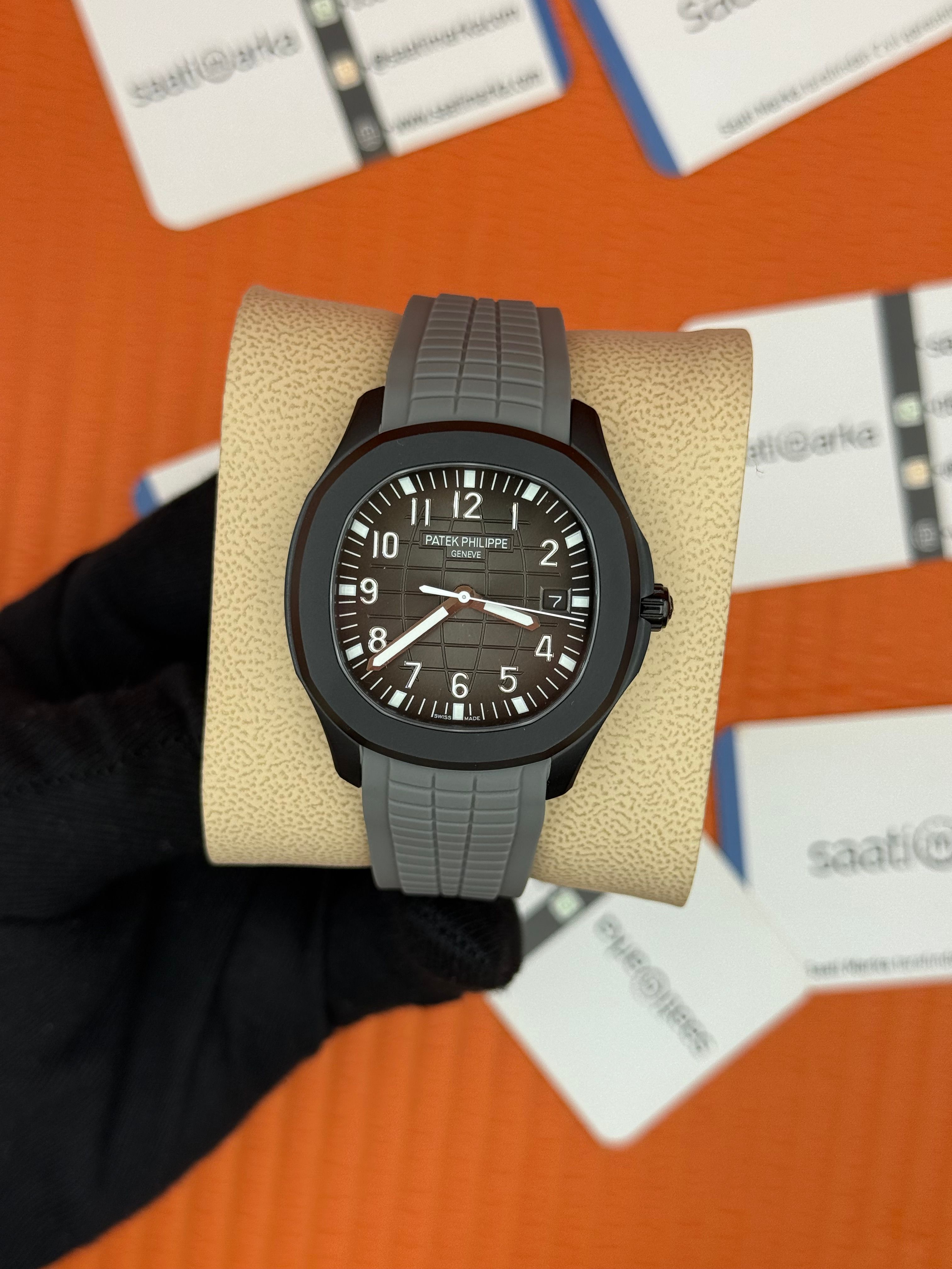 PATEK PHILIPPE Aquanaut gri kadran gri kauçuk kordon siyah çelik kasa 