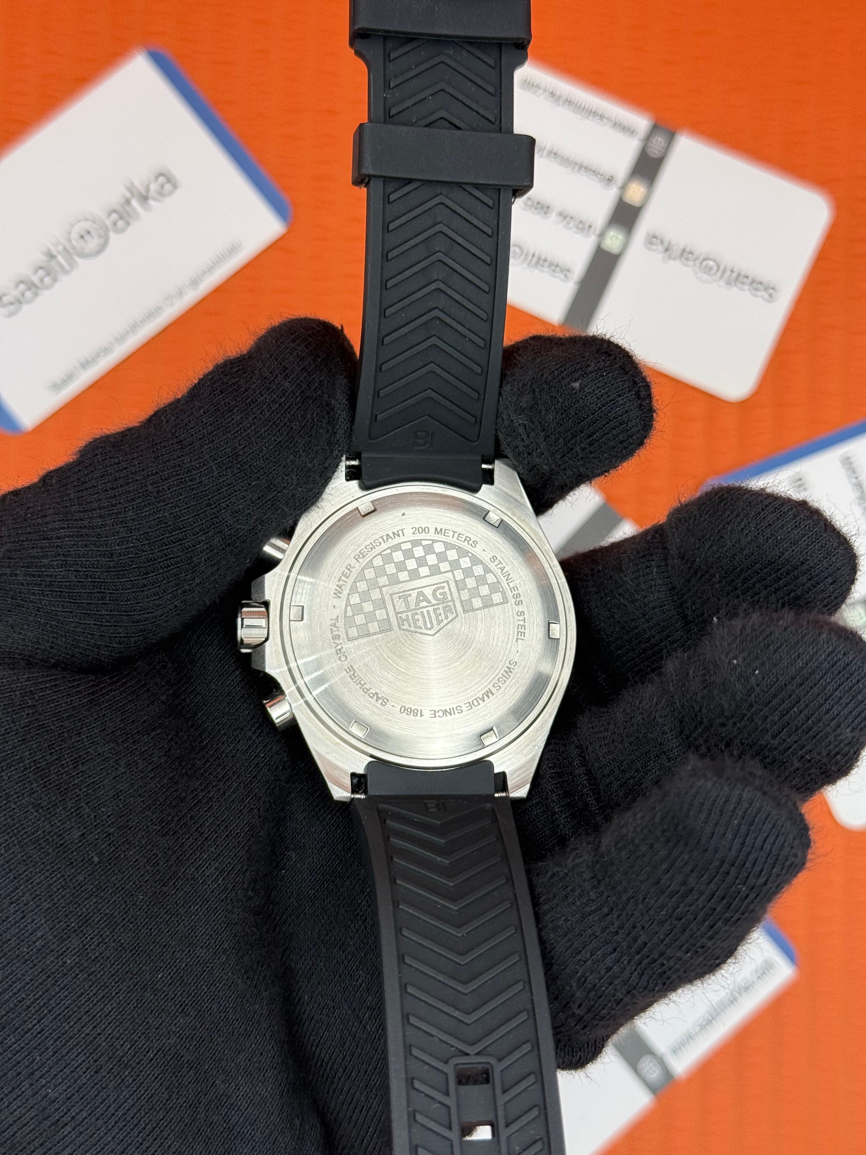 TAGHEUER FORMULA SİYAH KAUÇUK KORDON GRİ KADRAN 