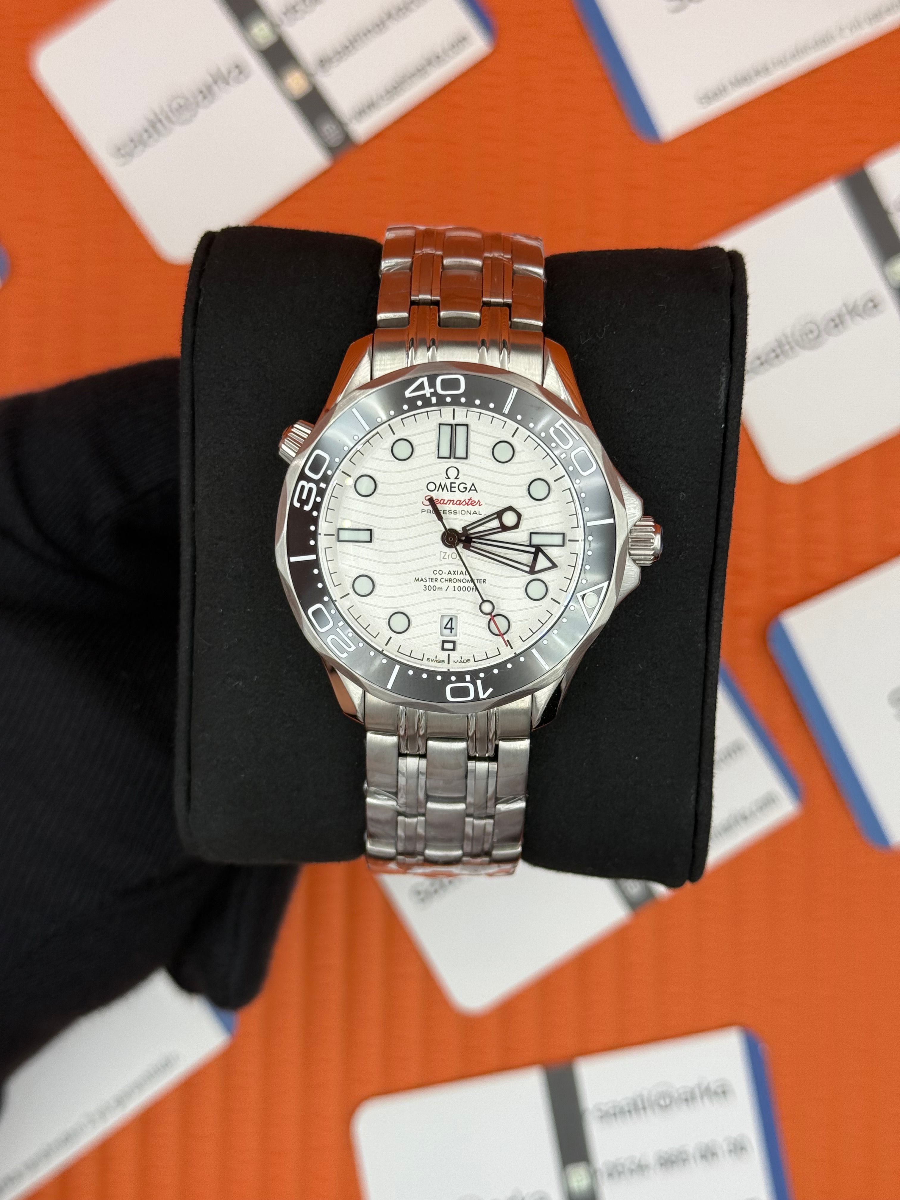 OMEGA SEAMASTER SİYAH KADRAN SİYAH BEZEL SİLVER KASA KORDON 