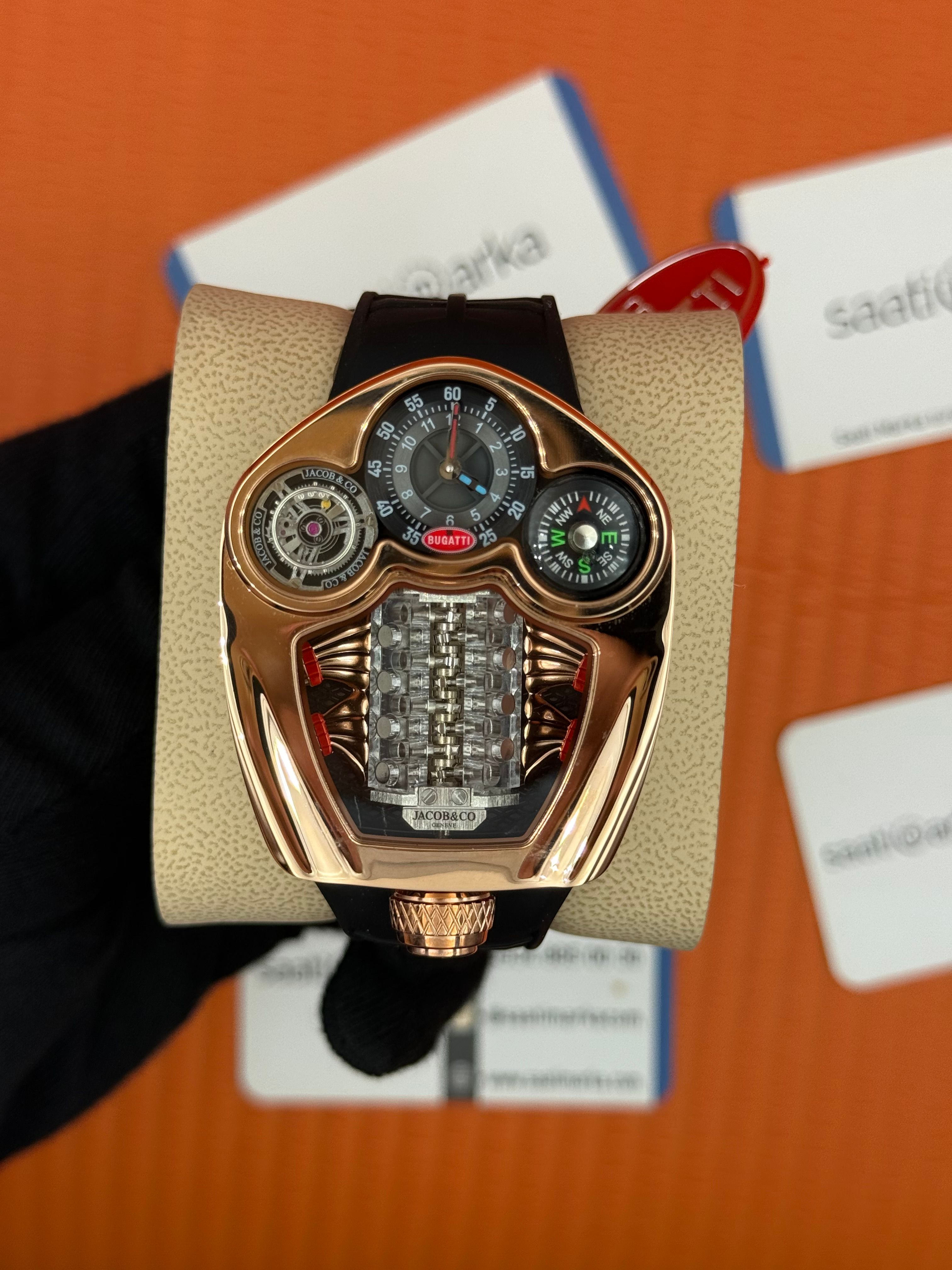 JACOB&CO BUGATTI turbillon kadran siyah kauçuk kordon rose kasa 