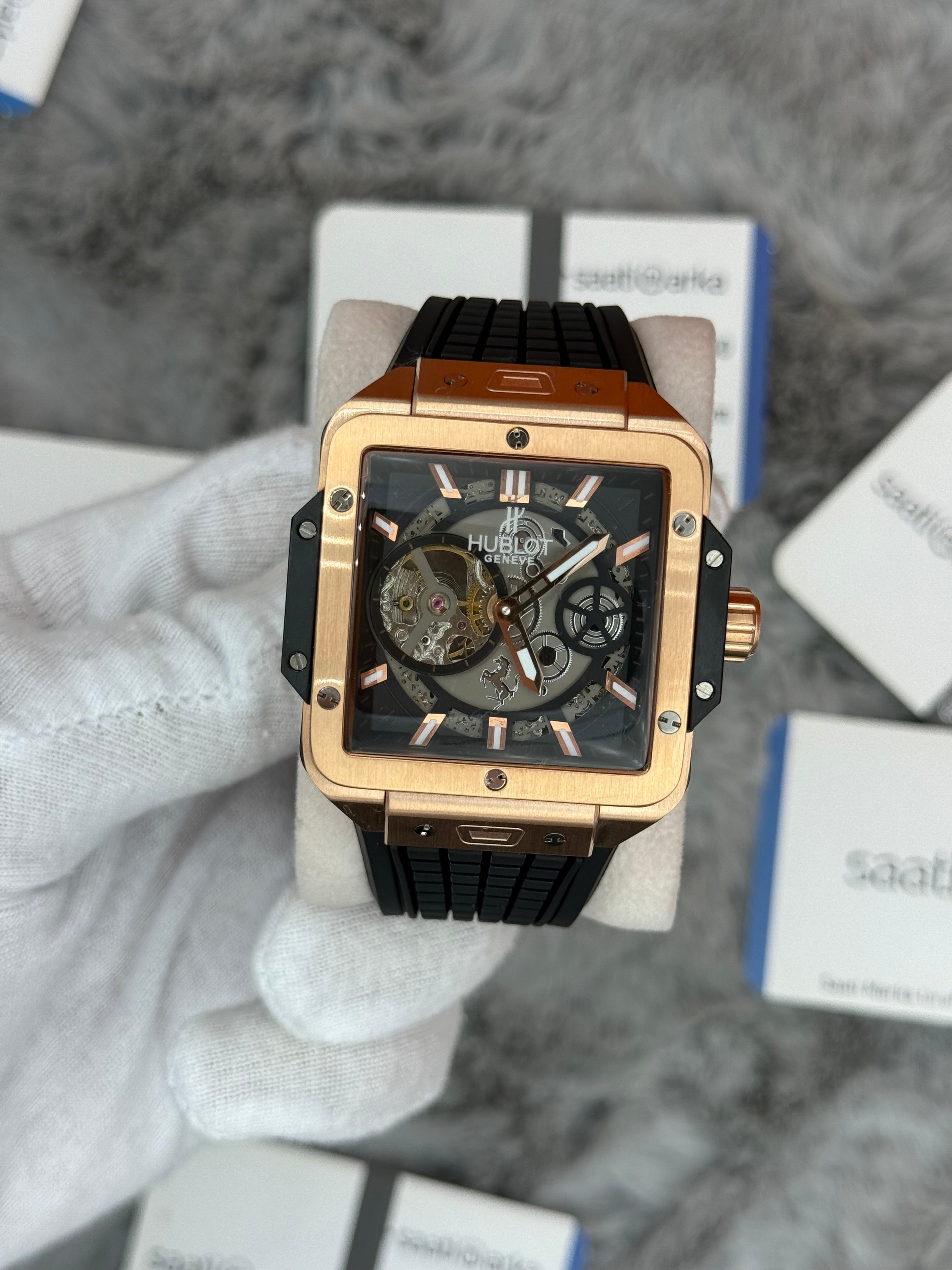 HUBLOT square bang tourbillon 42mm rose kasa siyah kauçuk kordon erkek kol saati