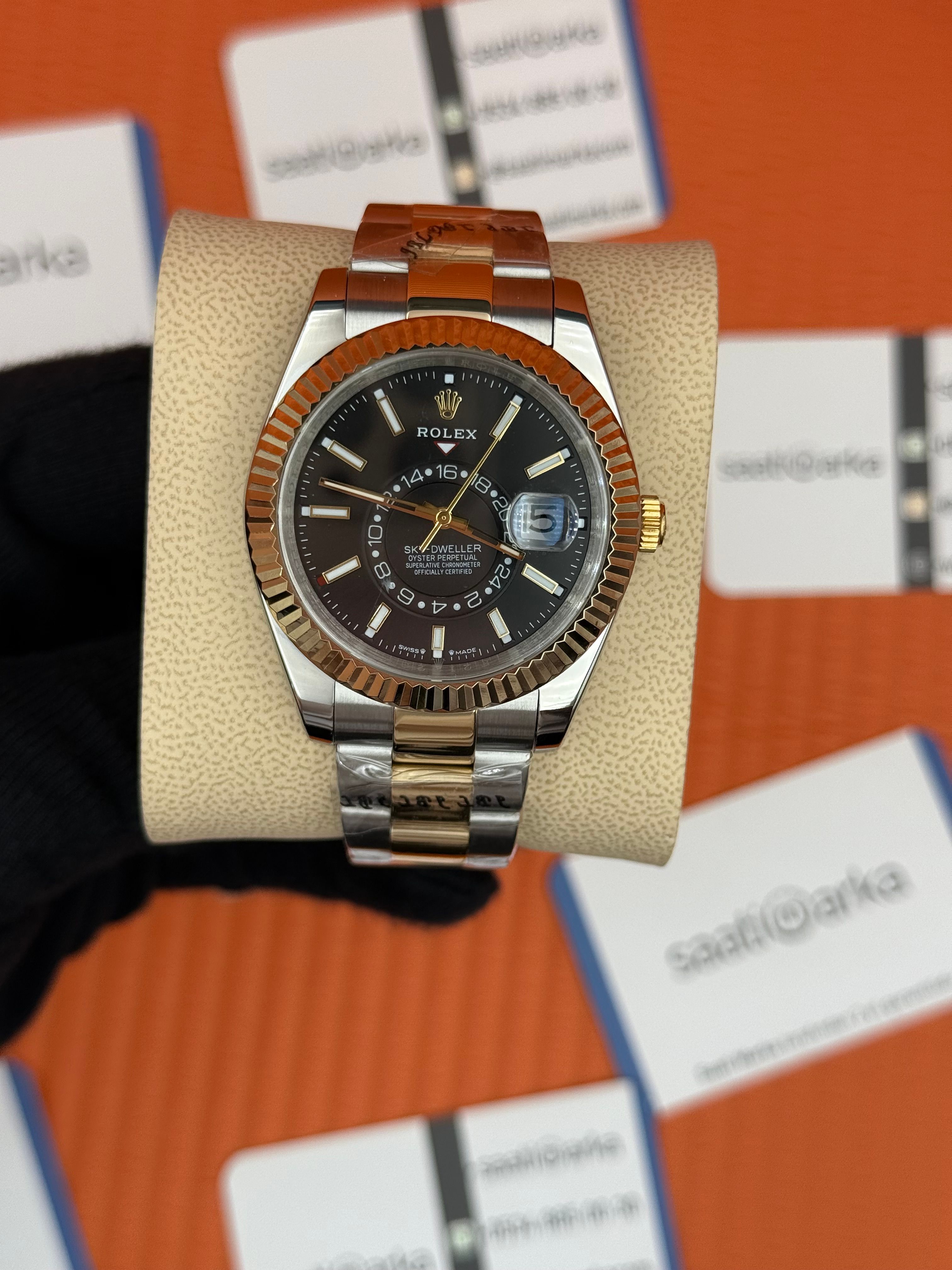 ROLEX Sky Dweller black dial oyster kordon gold silver kasa-kordon