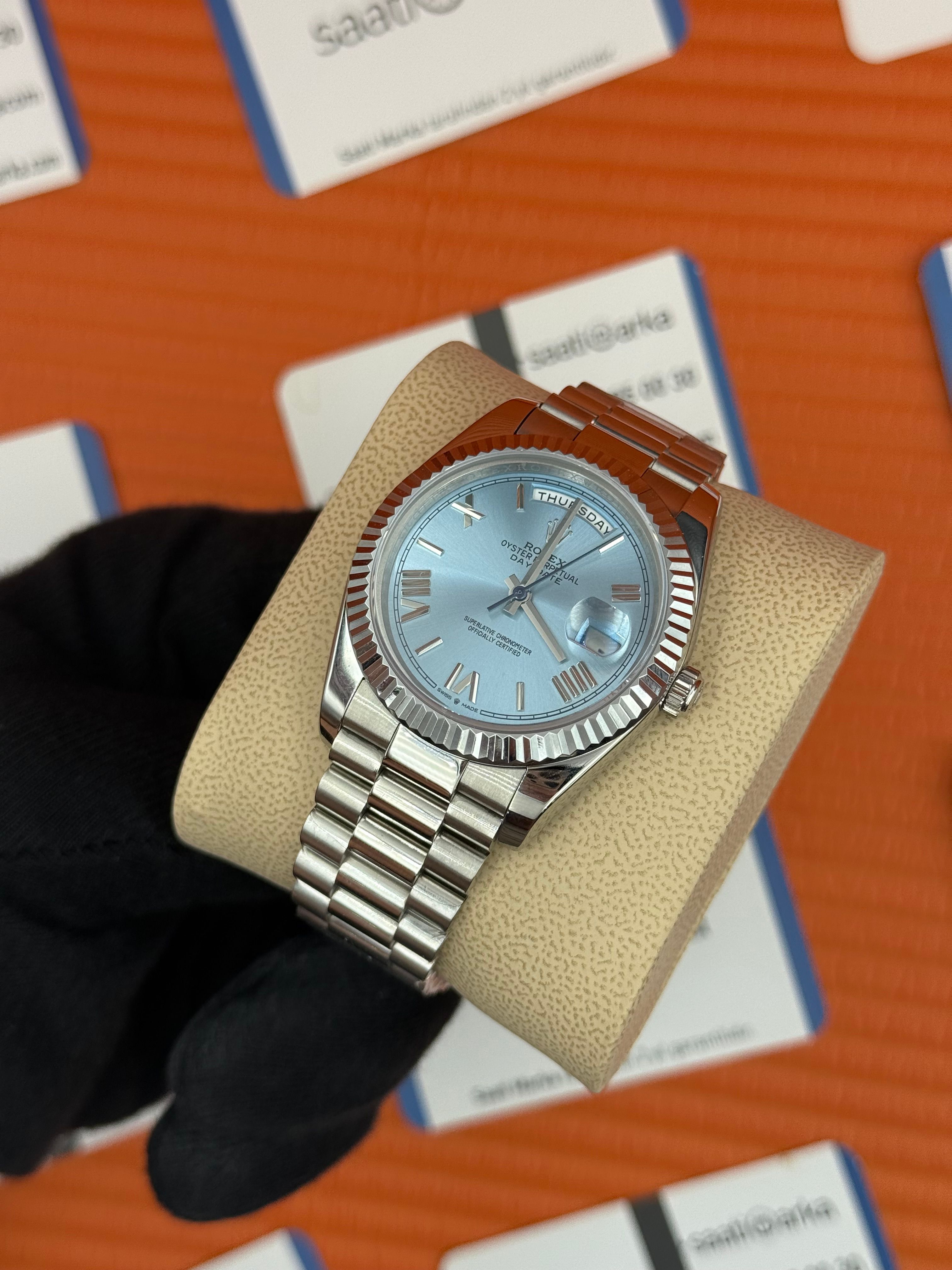 ROLEX Day Date roma rakamlı buz mavisi kadran silver president kordon