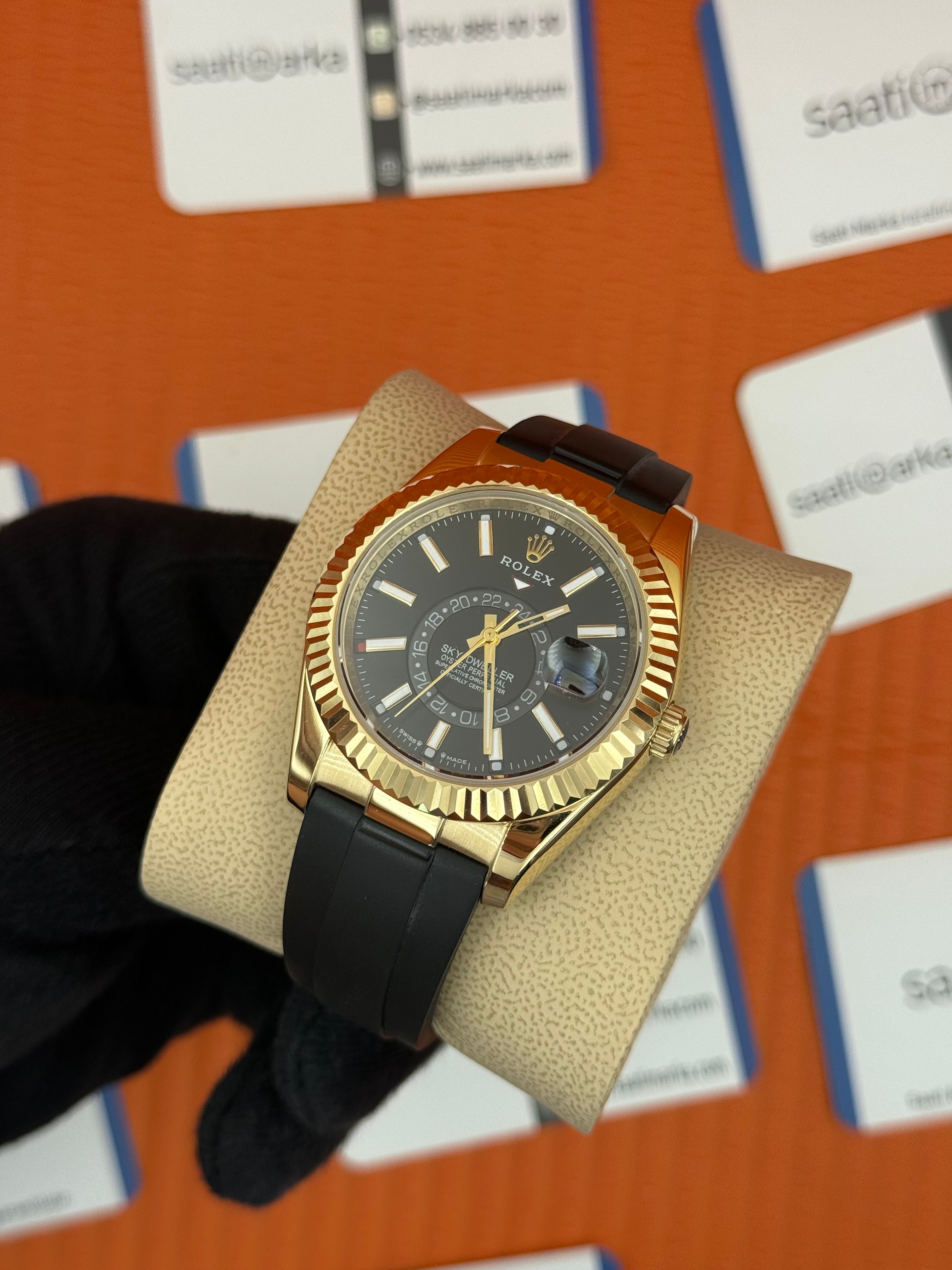 ROLEX Sky Dweller black dial gold kasa siyah kauçuk kordon