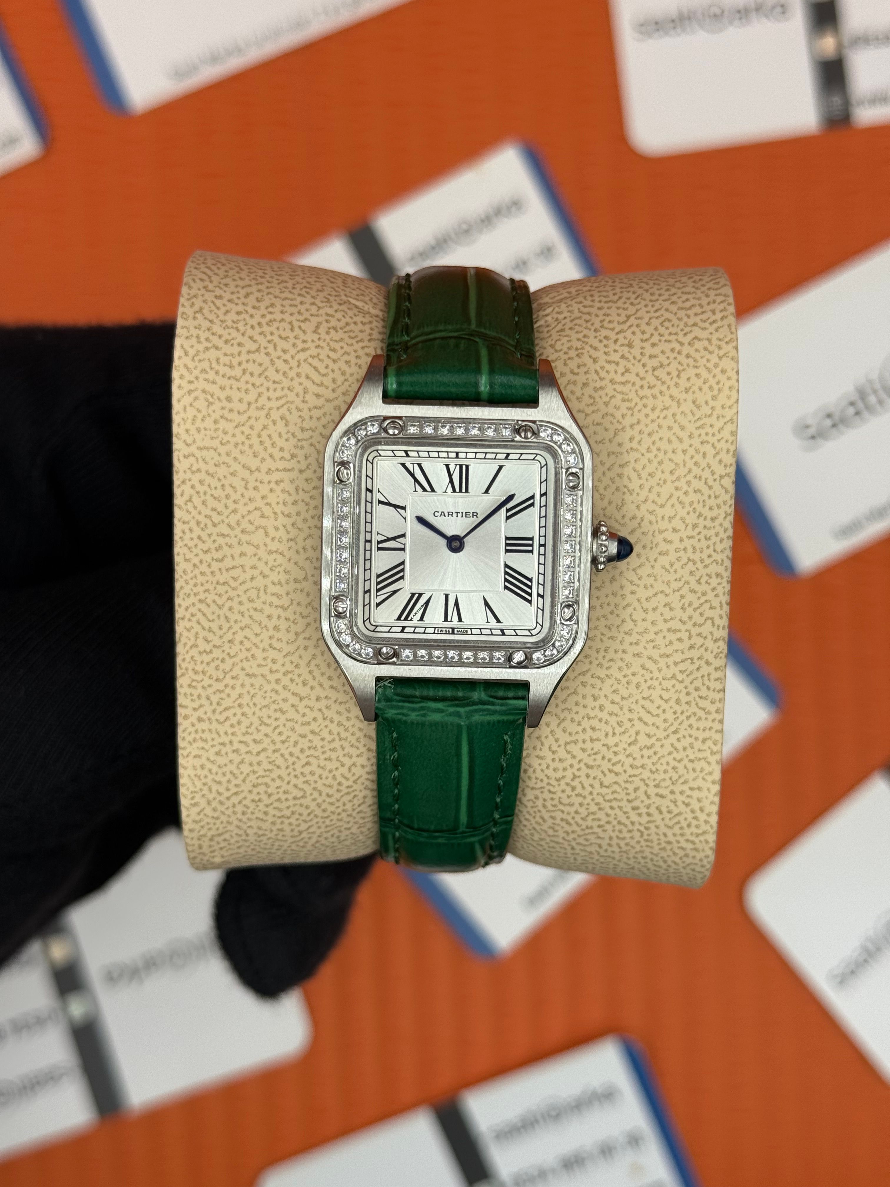 CARTIER Santos 27mm kadın kol saati silver kasa taşlı bezel yeşil deri kordon
