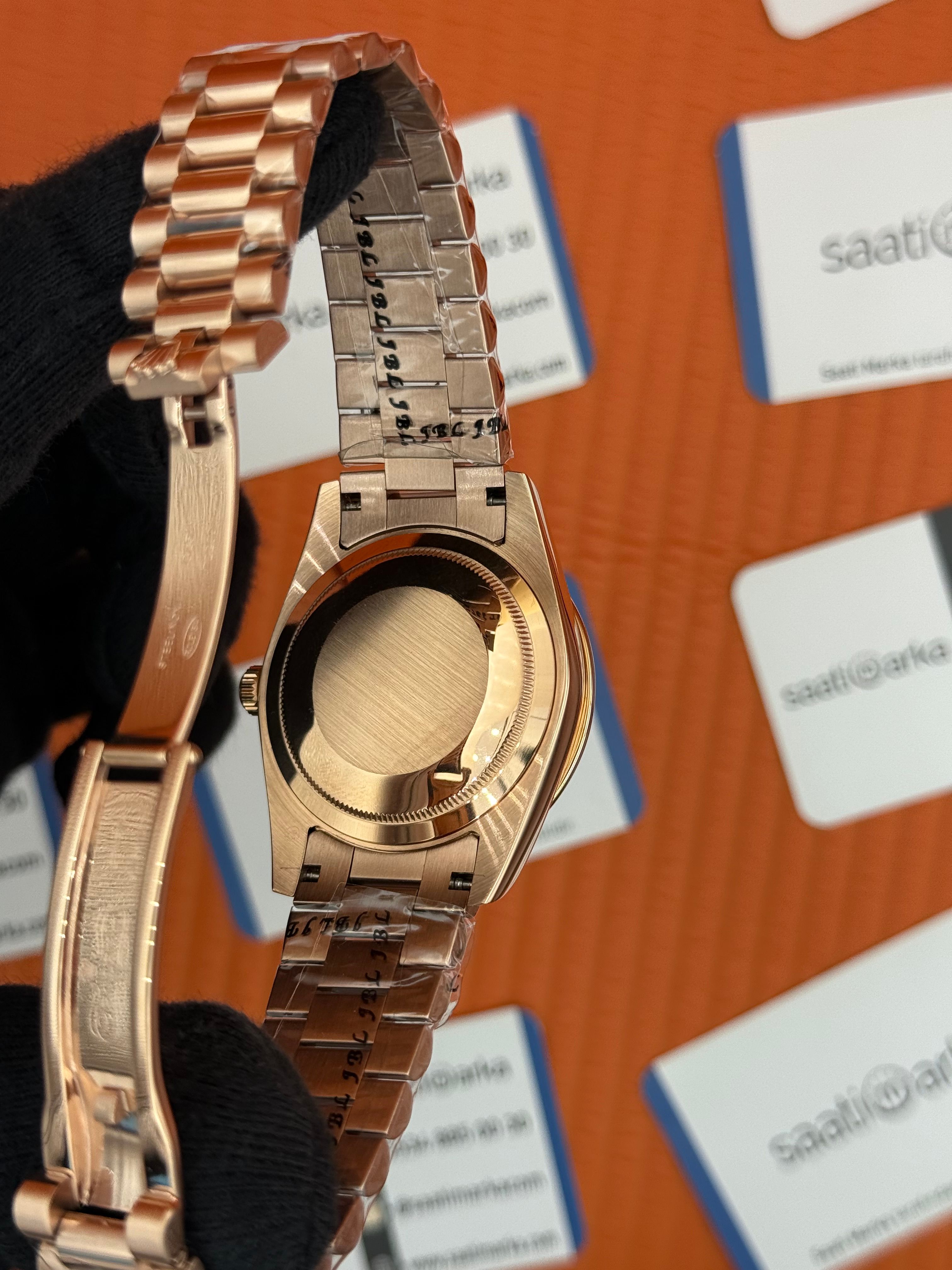 ROLEX Day Date taşlı bezel roma rakamlı beyaz kadarn rose kasa-kordon oyster