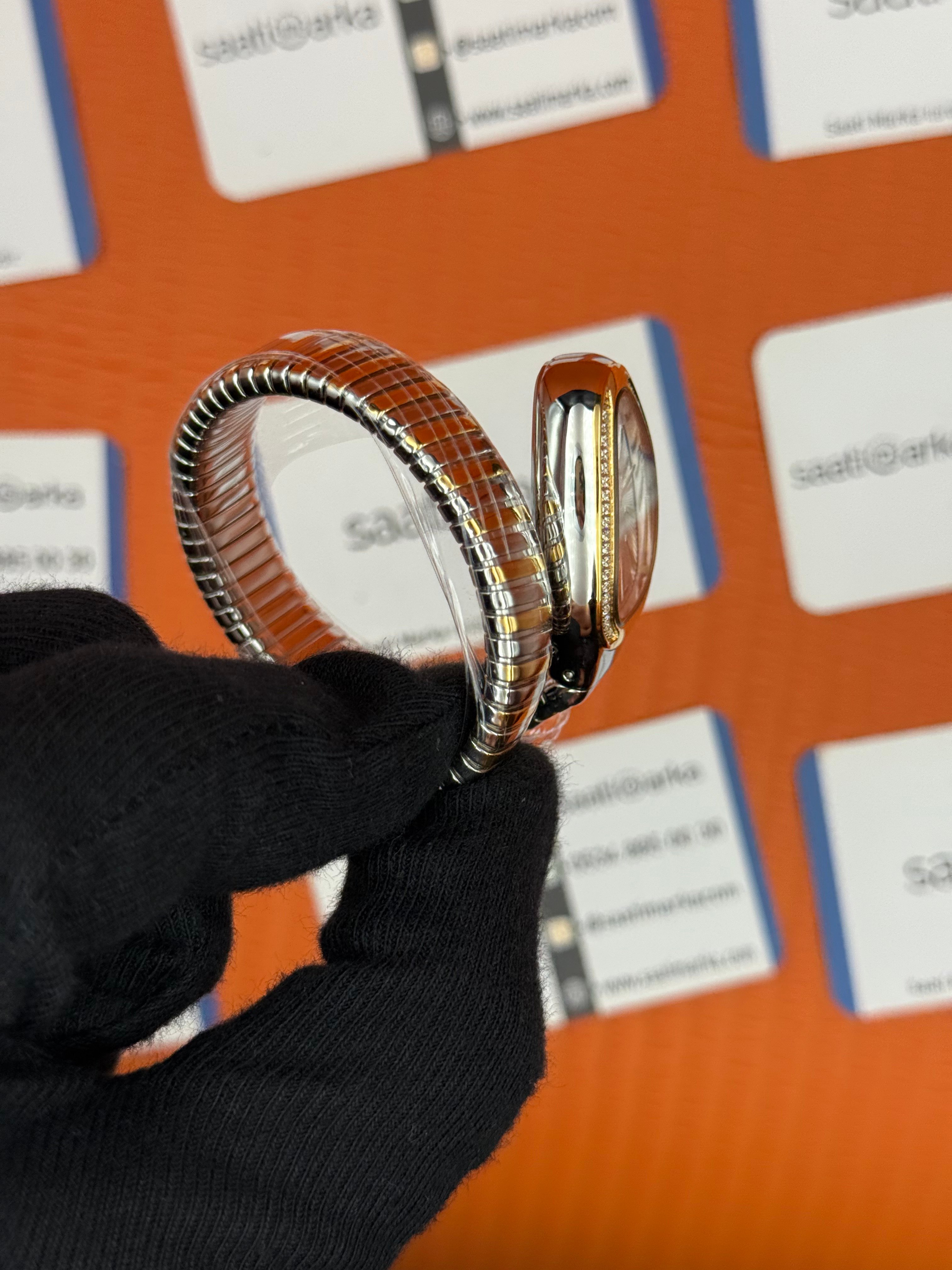 BVLGARİ serpenti tek sarma gold silver kordon taşlı bezel  beyaz kadran kadın kol saati