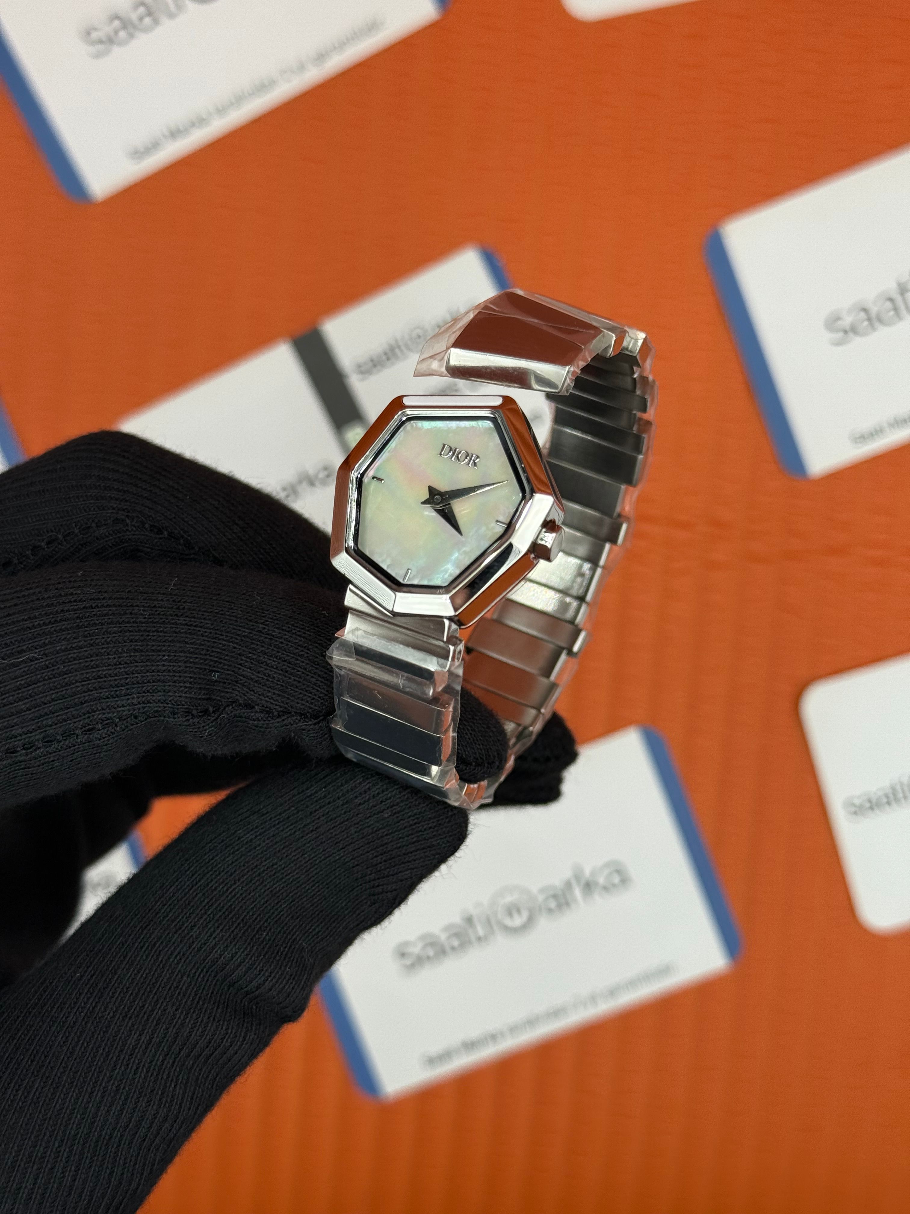 DİOR beyaz kadran silver kasa kordon kadın kol saati