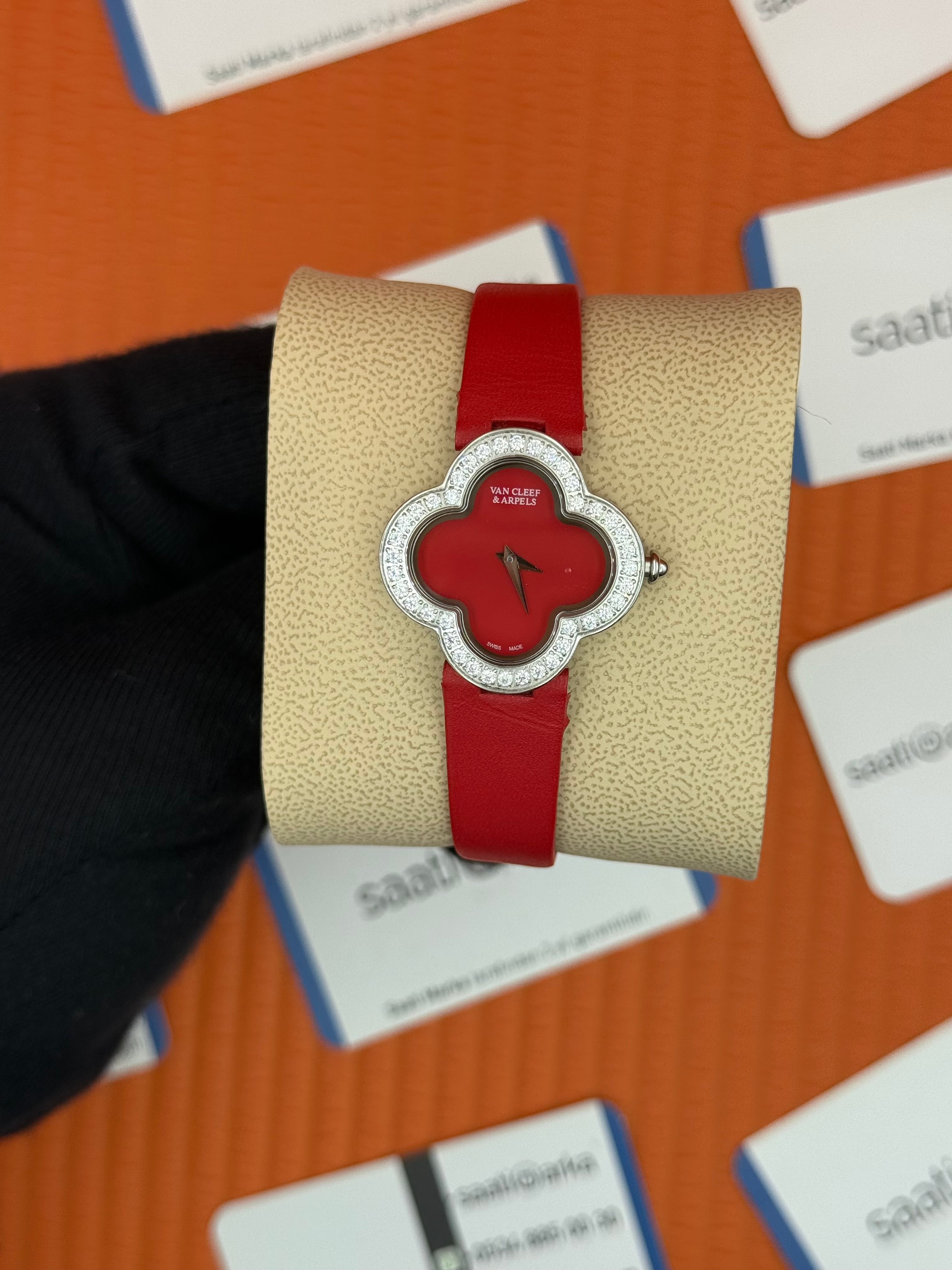 VAN CLEEF kırmızı kadran kırmızı deri kordon taşlı bezel silver kasa kadın kol saati