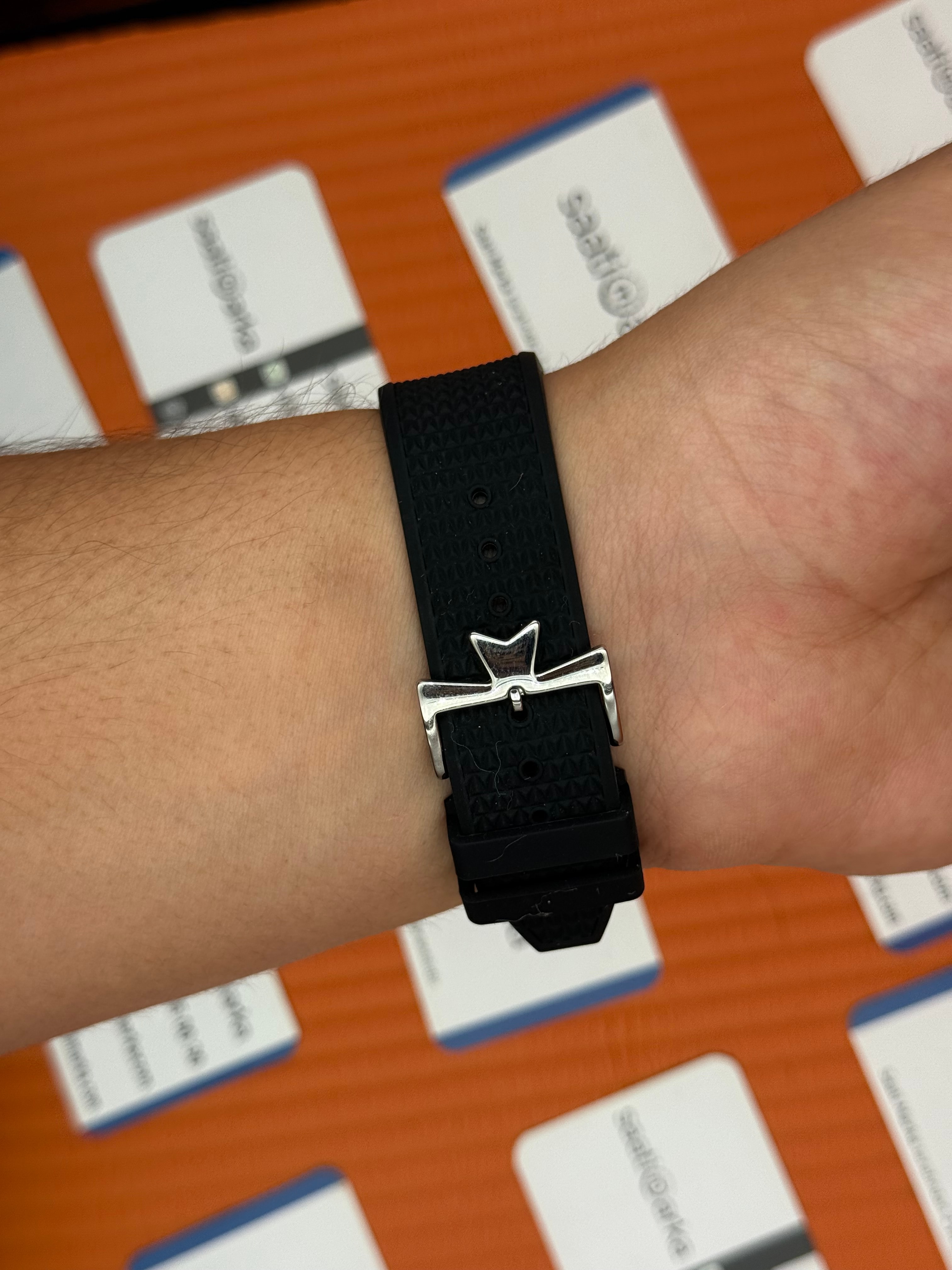 VACHERON CONSTANTIN overseas beyaz kadran silver kasa siyah kauçuk kordon erkek kol saati