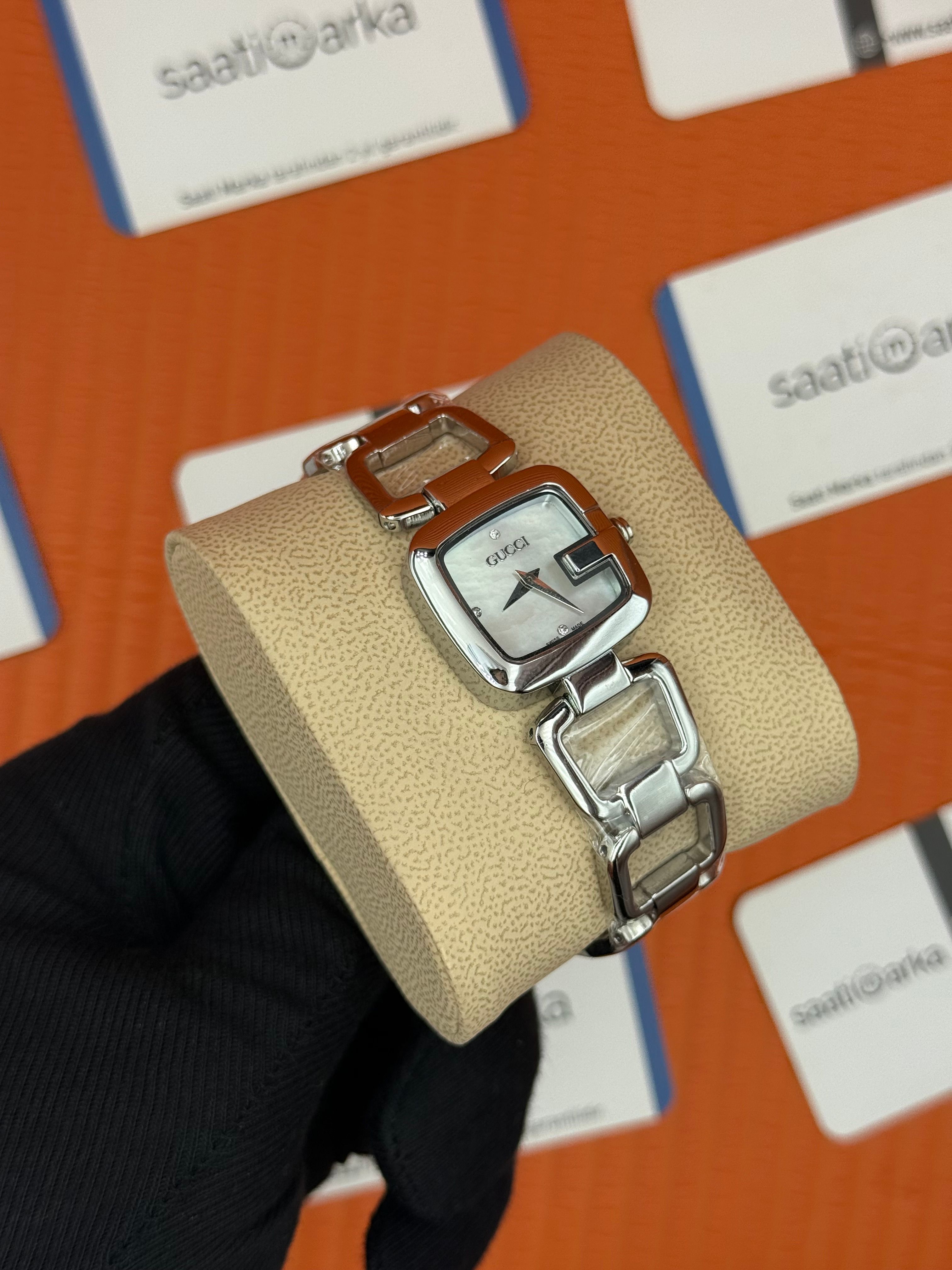 GUCCI YA 126455 beyaz kadran silver kasa kordon kadın kol saati