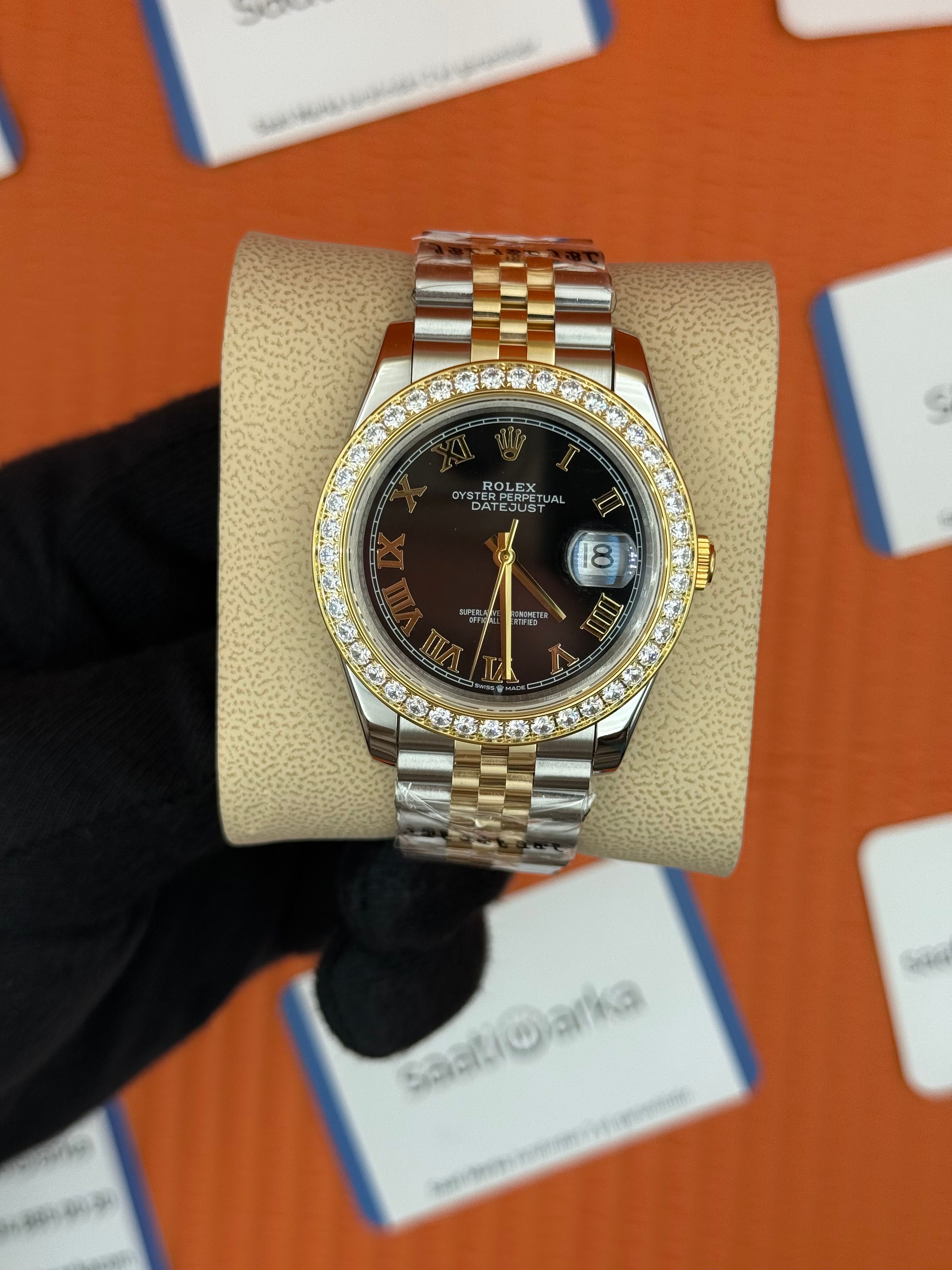 ROLEX Datejust taşlı bezel roma rakamlı black dial gold-silver jubilee kordon