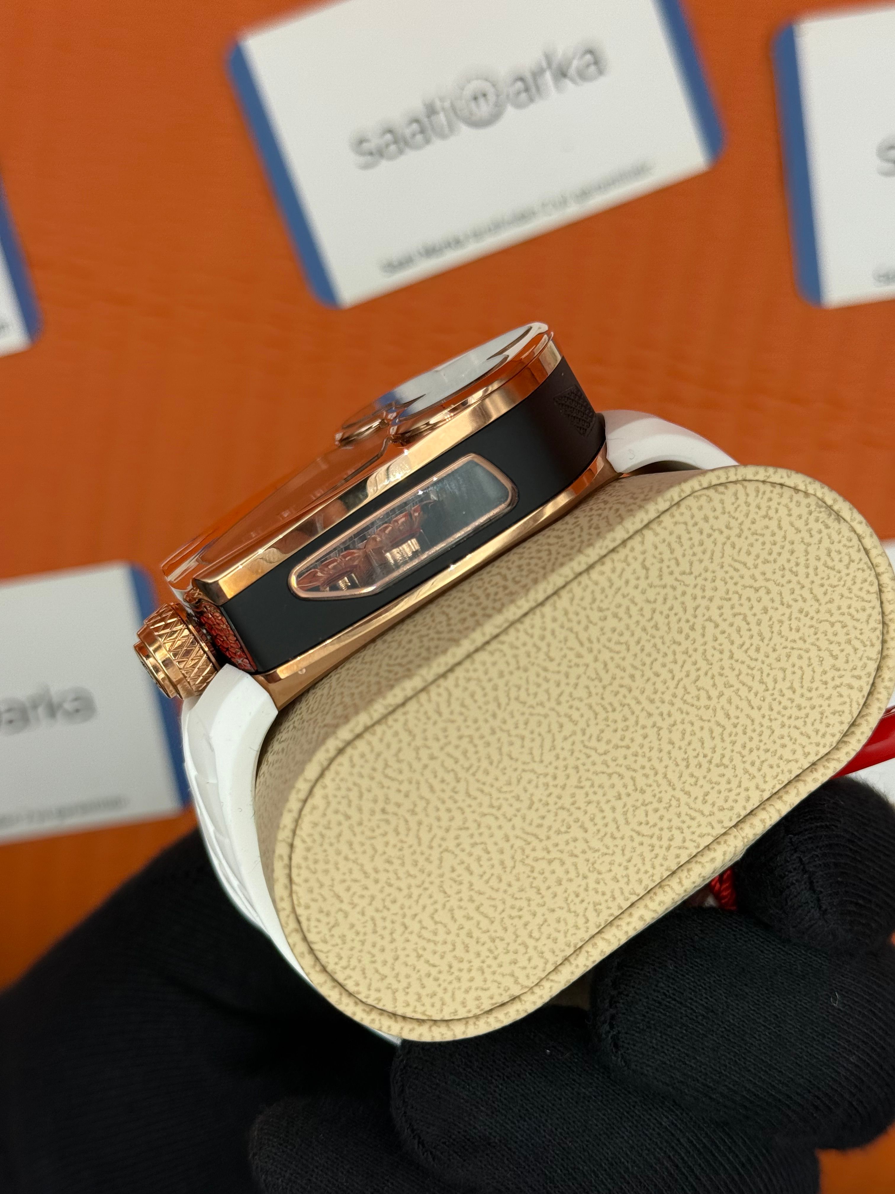 JACOB&CO BUGATTI turbillon kadran beyaz kauçuk kordon rose kasa 