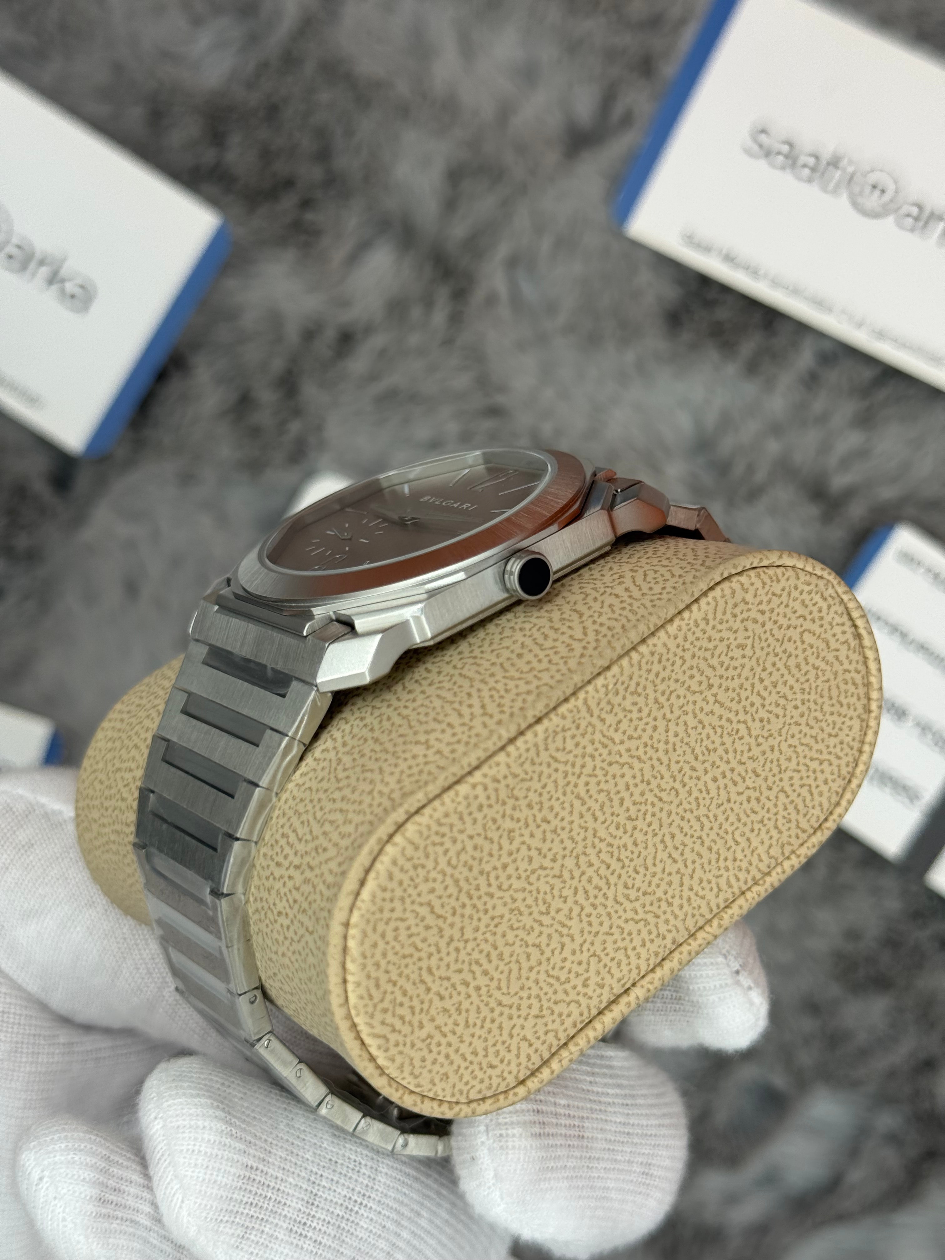 BVLGARİ octo 40mm mat gri kadran silver kasa kordon erkek kol saati