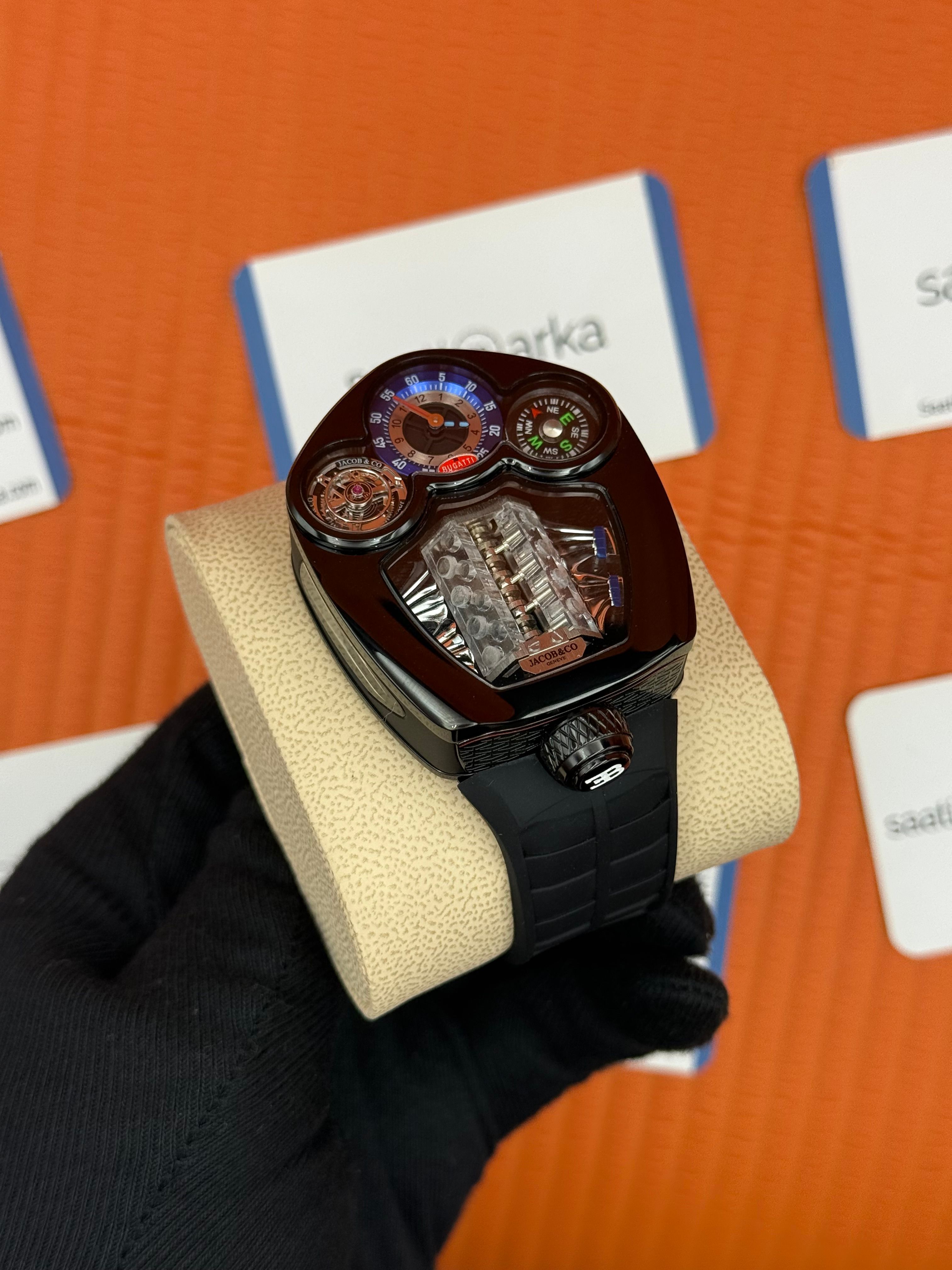 JACOB&CO BUGATTI turbillon kadran siyah kauçuk kordon siyah kasa 