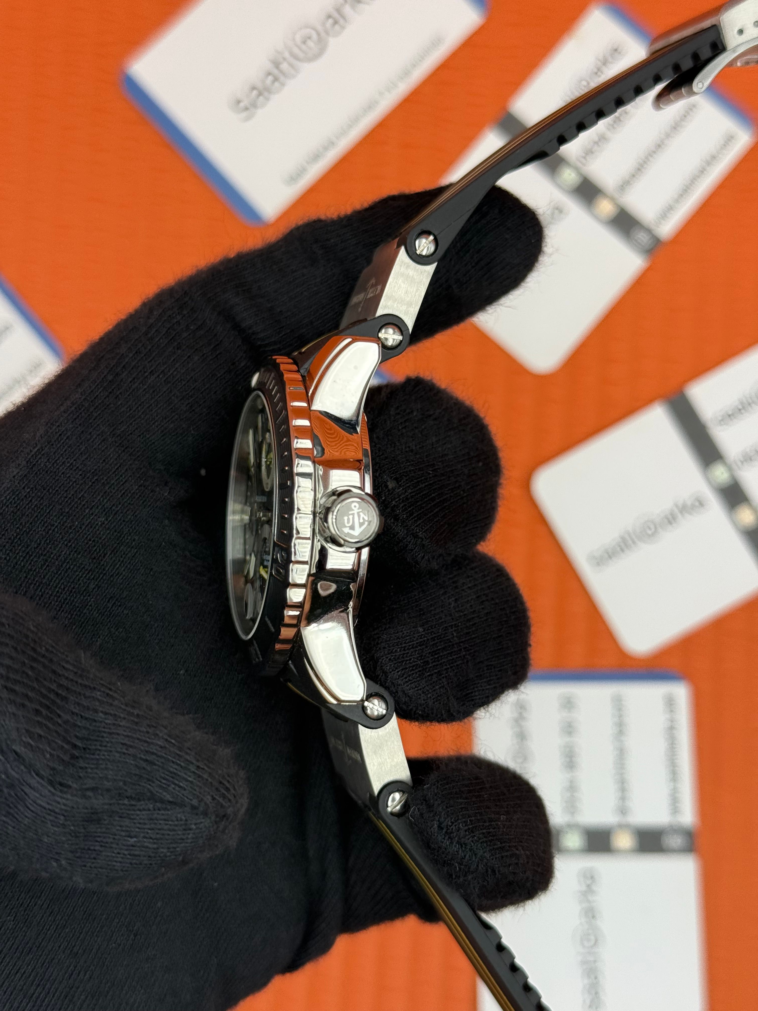 ULYSSE NARDİN MAXİ MARİNE CHRONOMETER SİYAH KORDON SARI DETAYLI