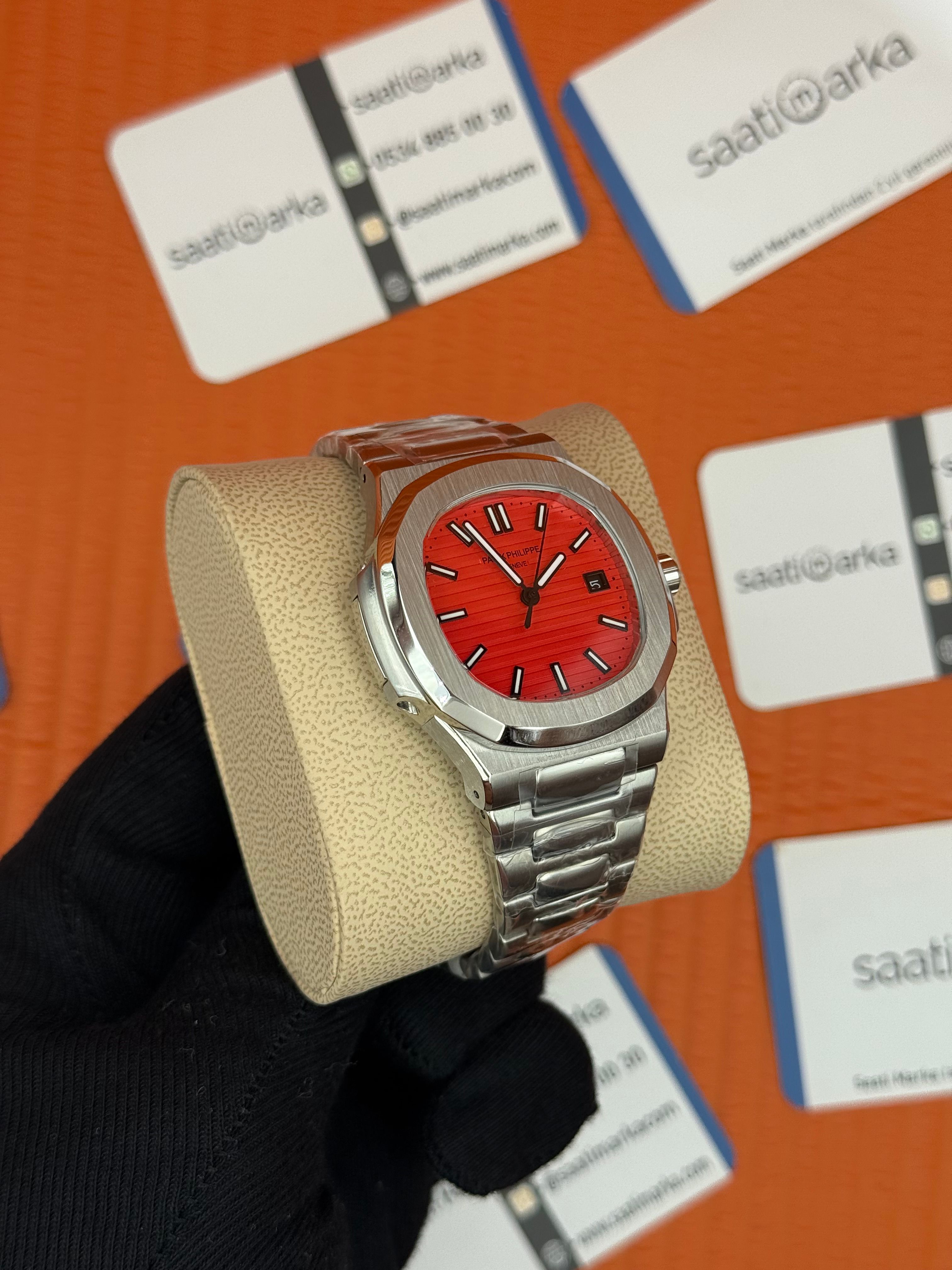 PATEK PHILIPPE nautilus kırmızı kadran silver kasa kordon