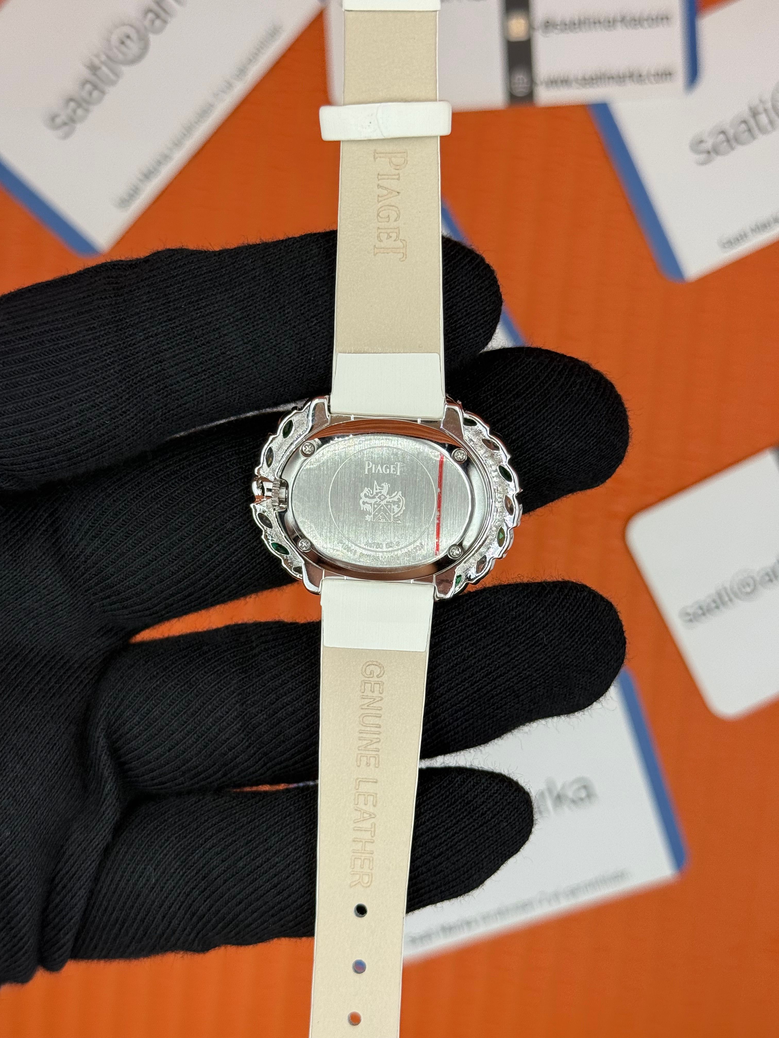PIAGET taşlı bezel sedef kadran beyaz deri kordon