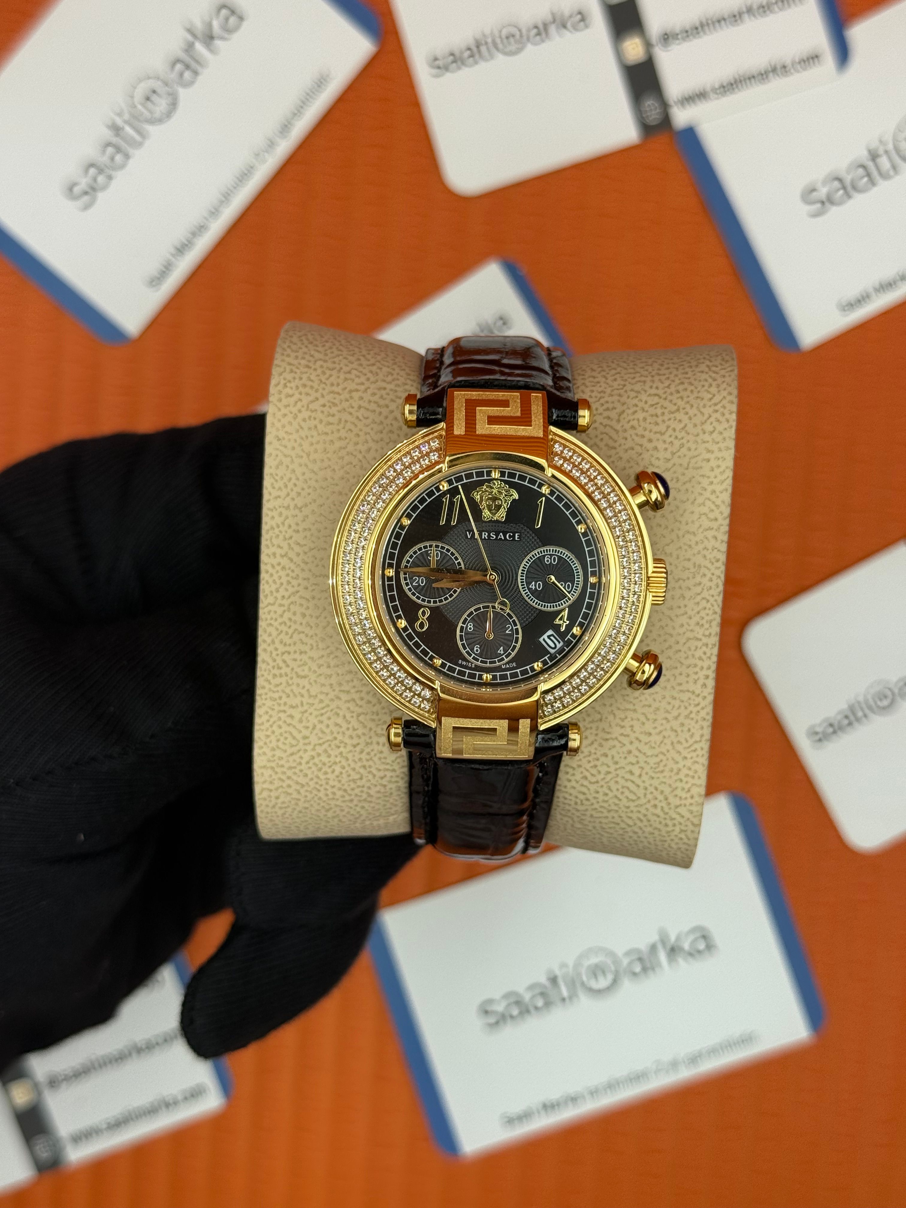 VERSACE taşlı bezel siyah kadran siyah deri kordon gold kasa kadın kol saati