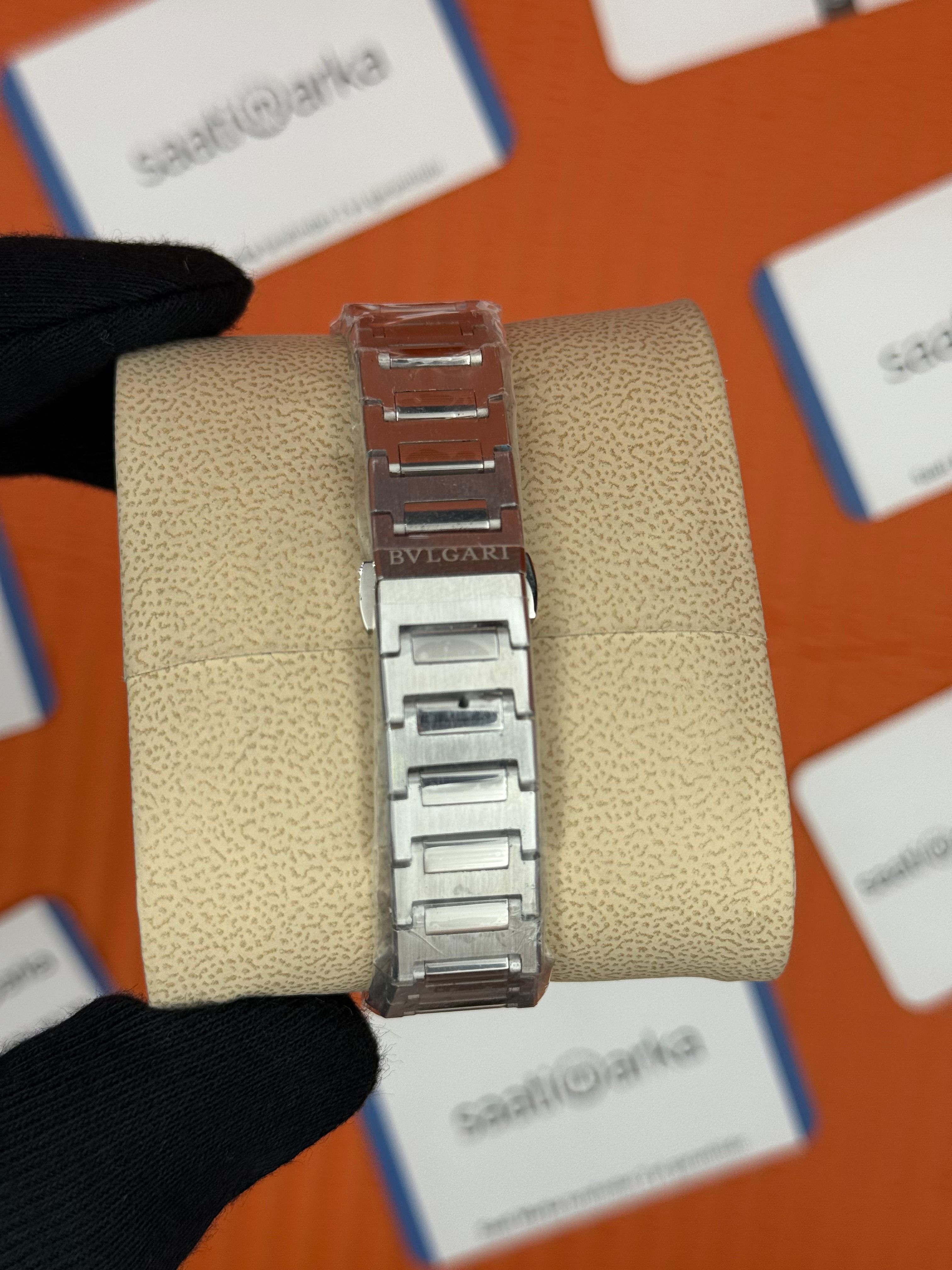 BVLGARI beyaz kadran rose yazılı bezel silver kasa kordon kadın kol saati