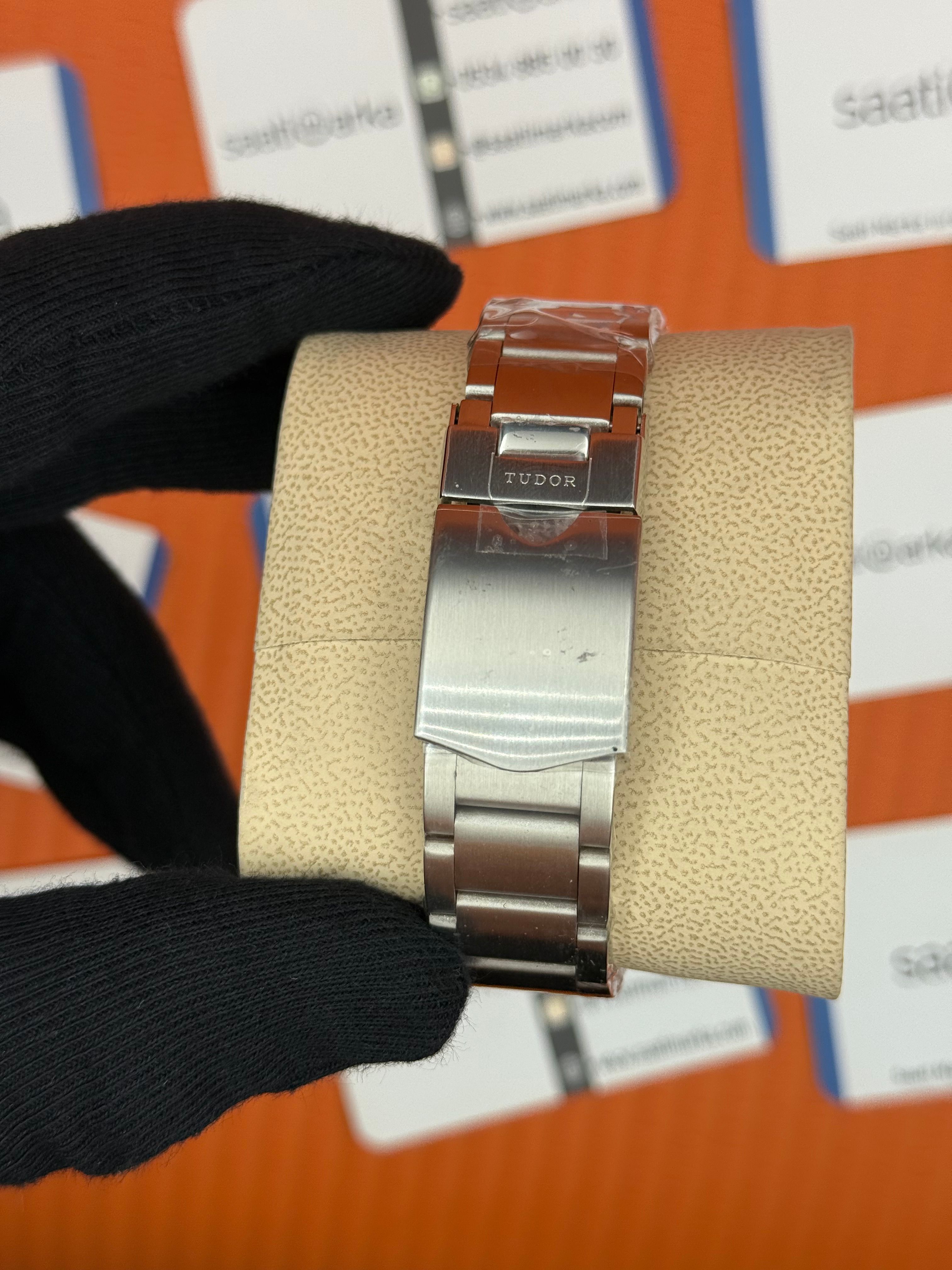 TUDOR black bey siyah kadran  mor bezel silver kasa kordon 41mm erkek kol saati