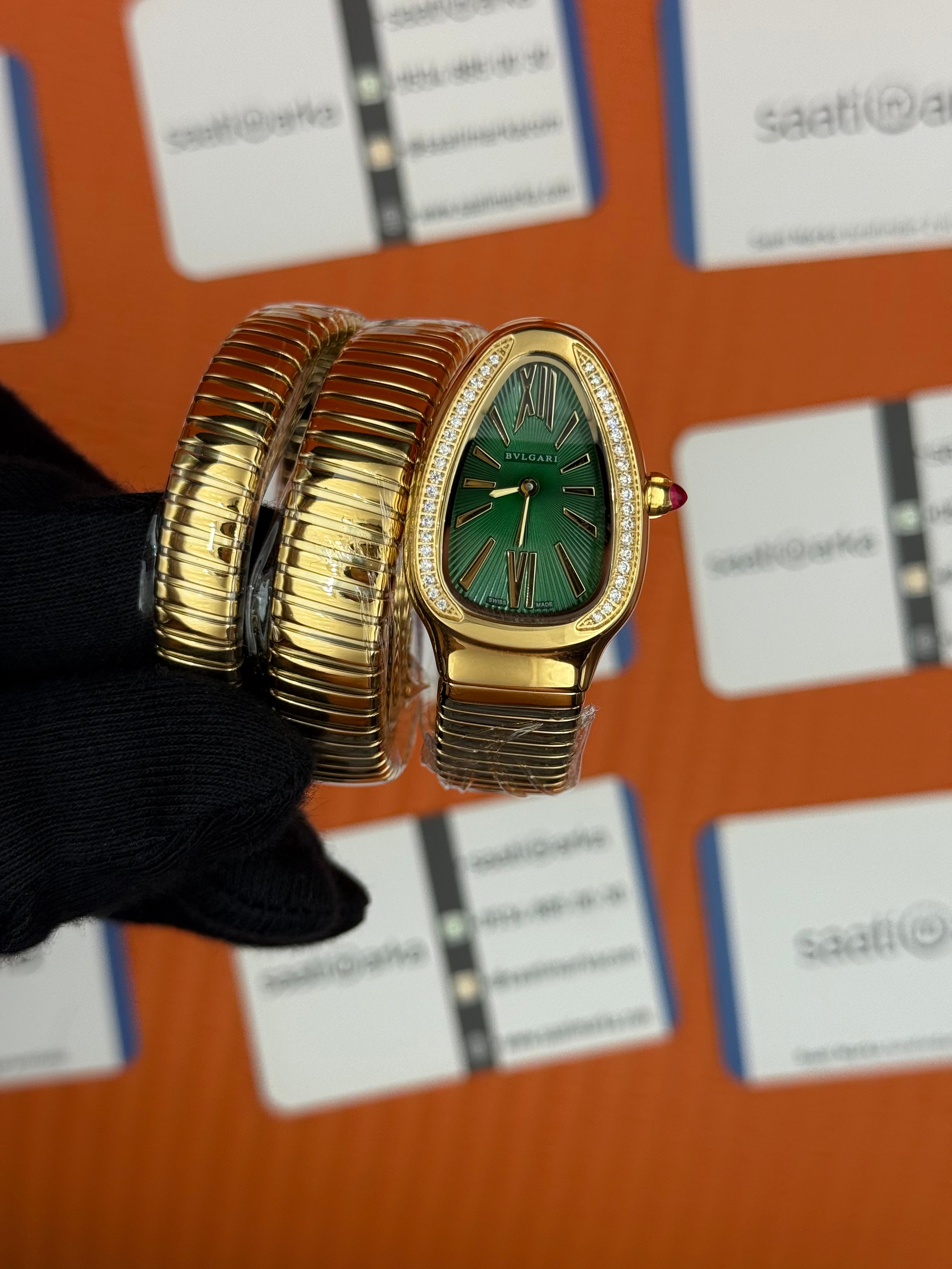 BVLGARİ serpenti çift sarma gold kordon taşlı bezel yeşil kadran kadın kol saati