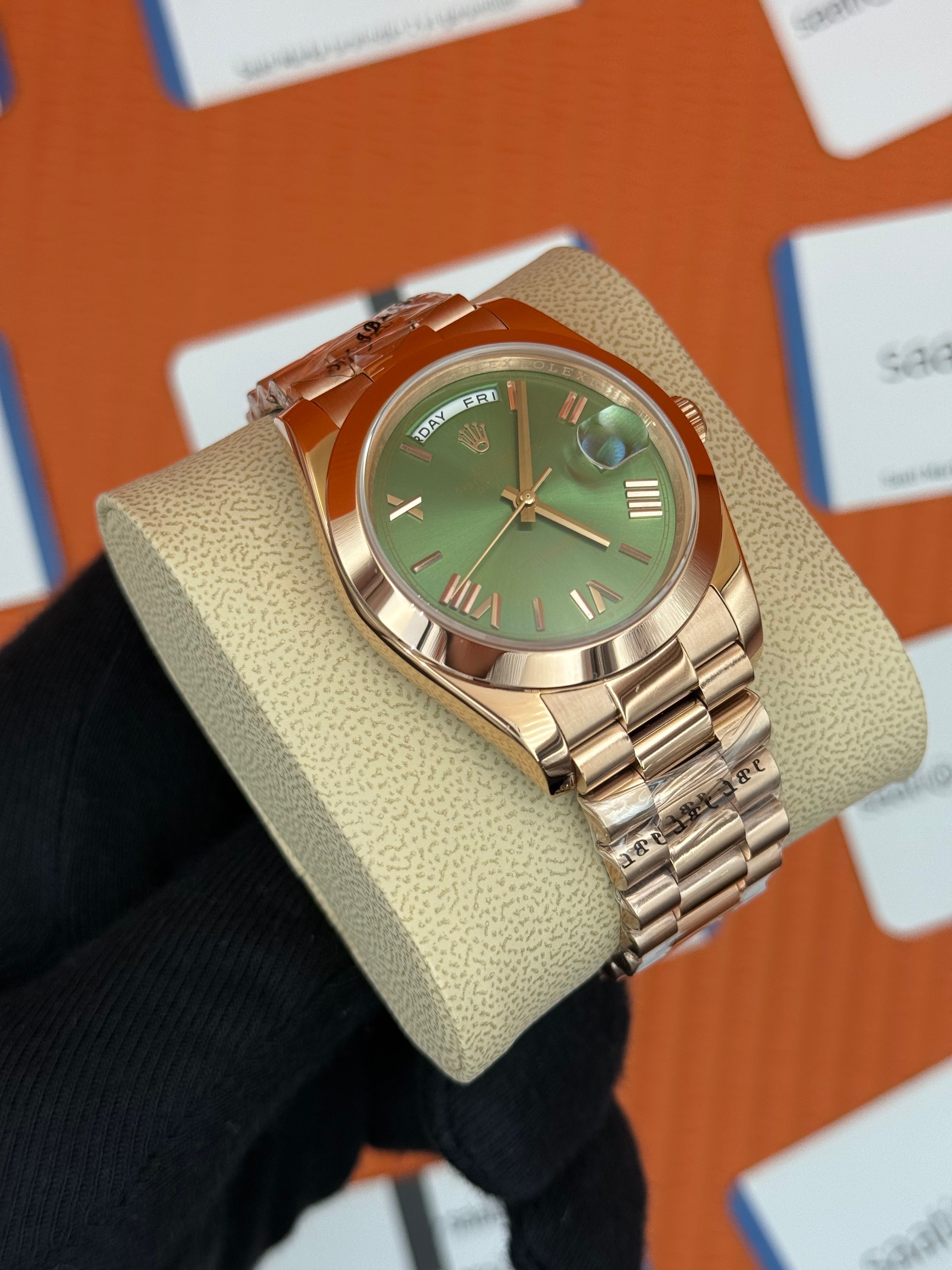 ROLEX Day Date roma rakamlı yeşil kadran rose kasa-kordon oyster