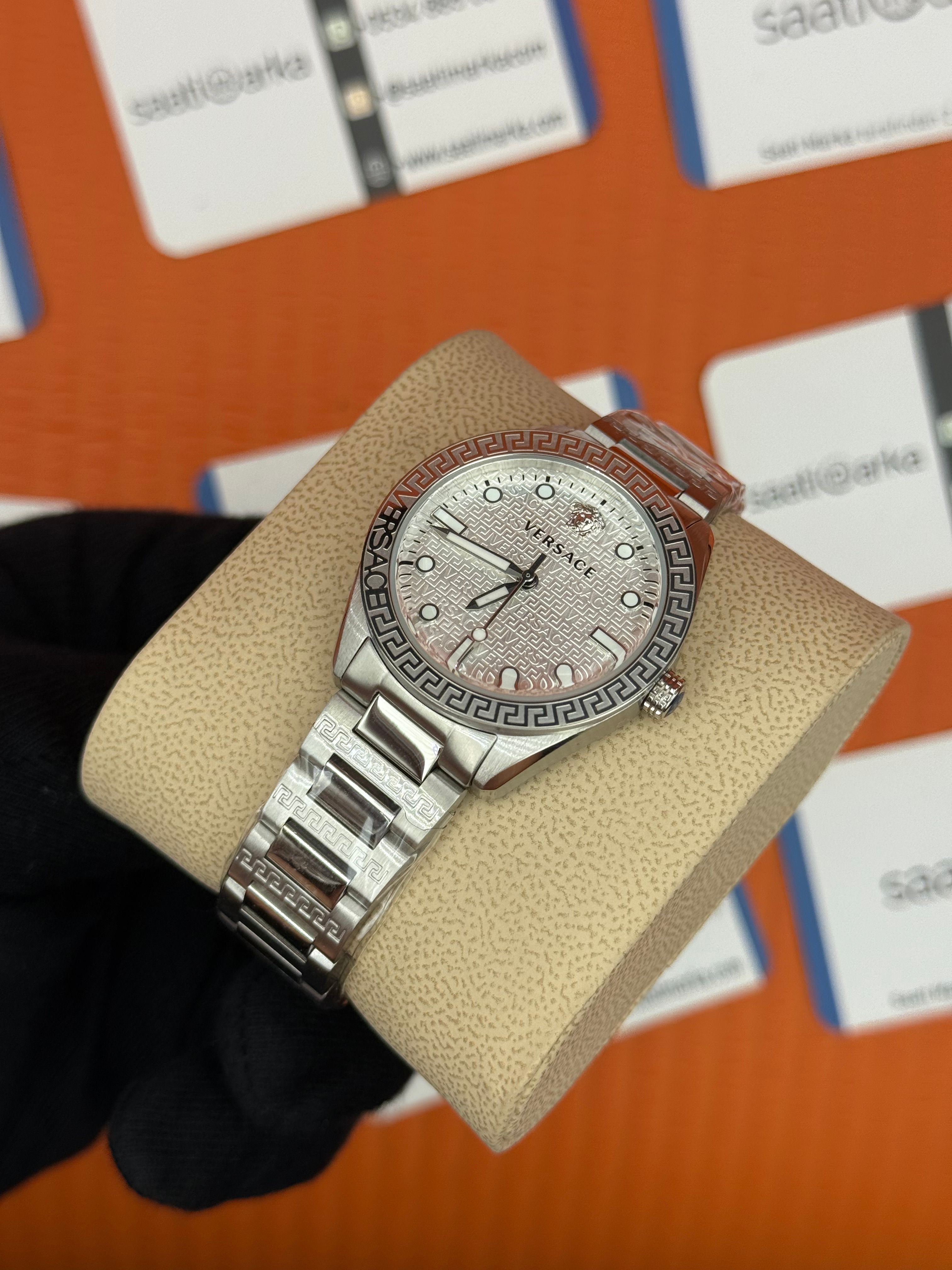VERSACE beyaz kadran silver kasa kordon kadın kol saati