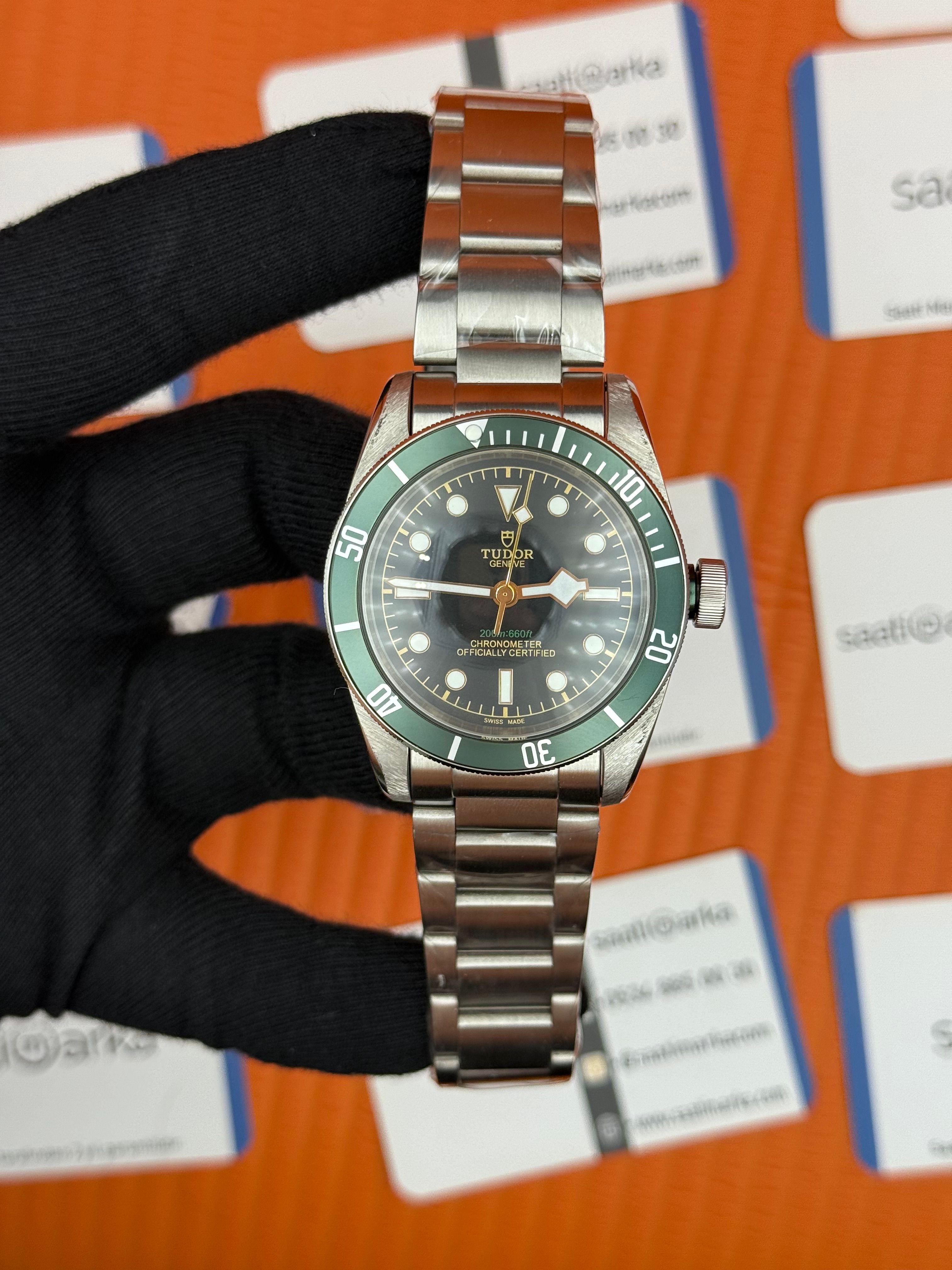 TUDOR black bey siyah kadran yeşil bezel silver kasa kordon 41mm erkek kol saati