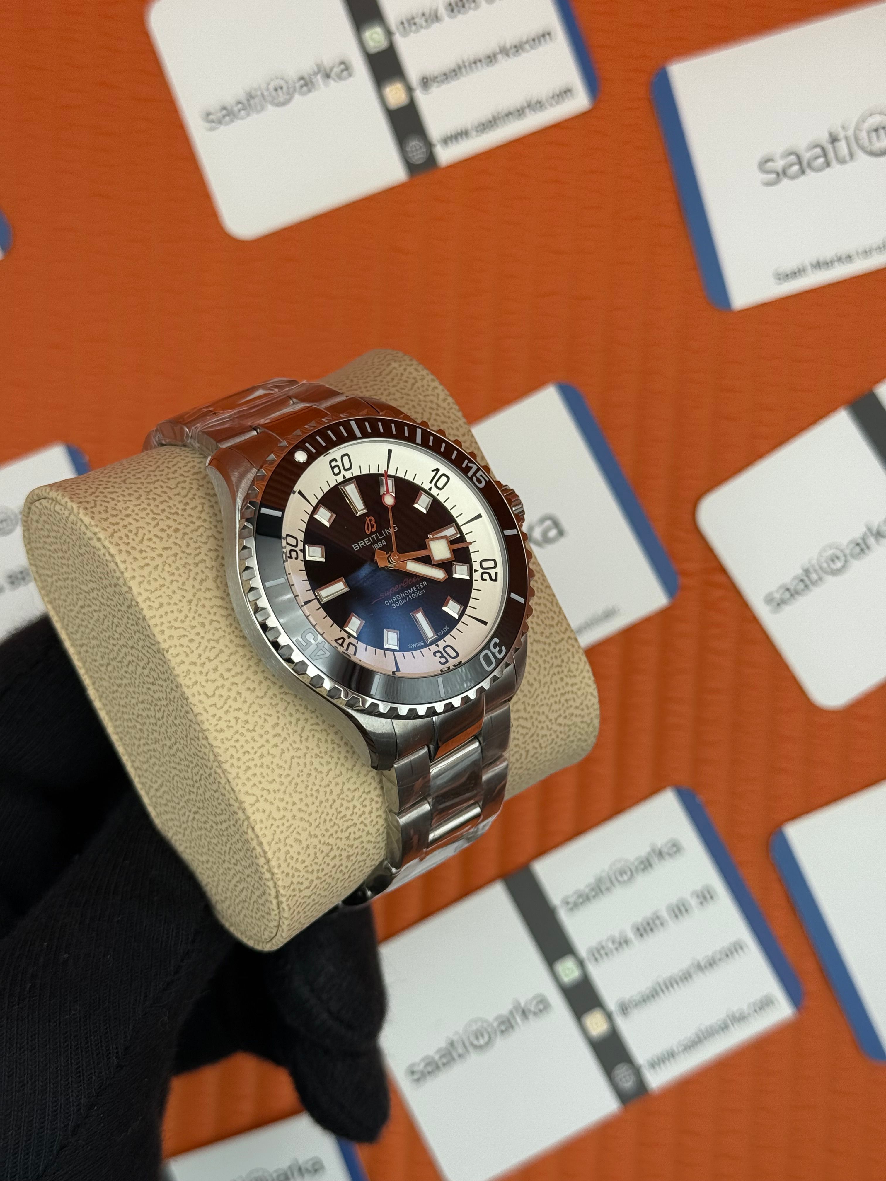 BREITLING Superocean çelik kasa kordon siyah kadran