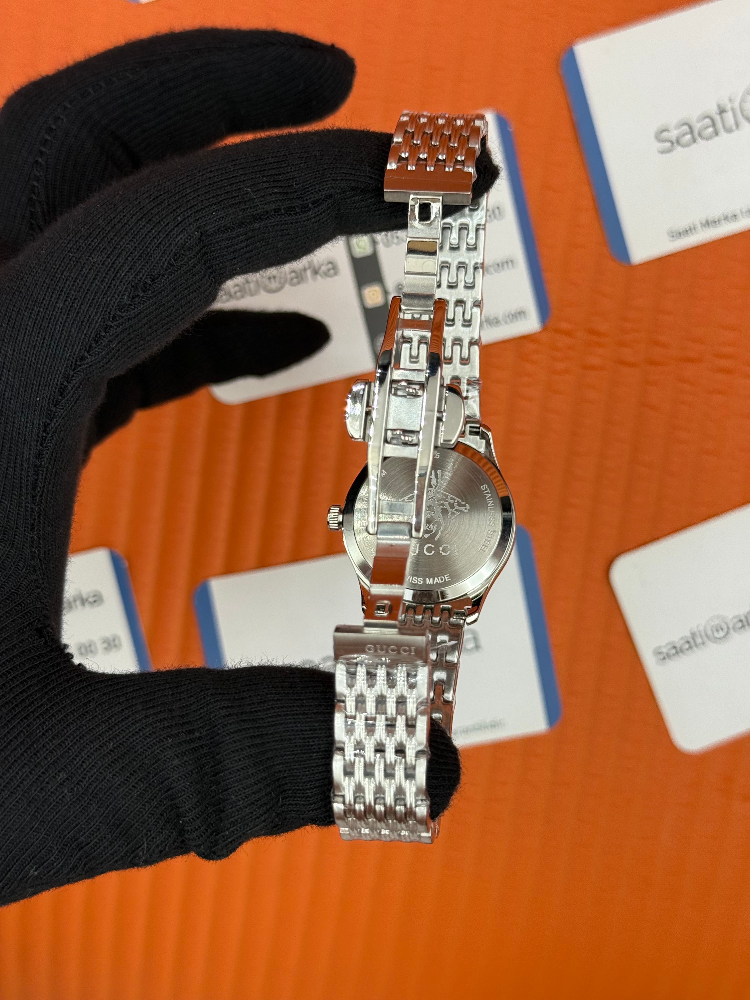 GUCCI YA126502 siyah kadran silver kasa kordon kadın kol saati