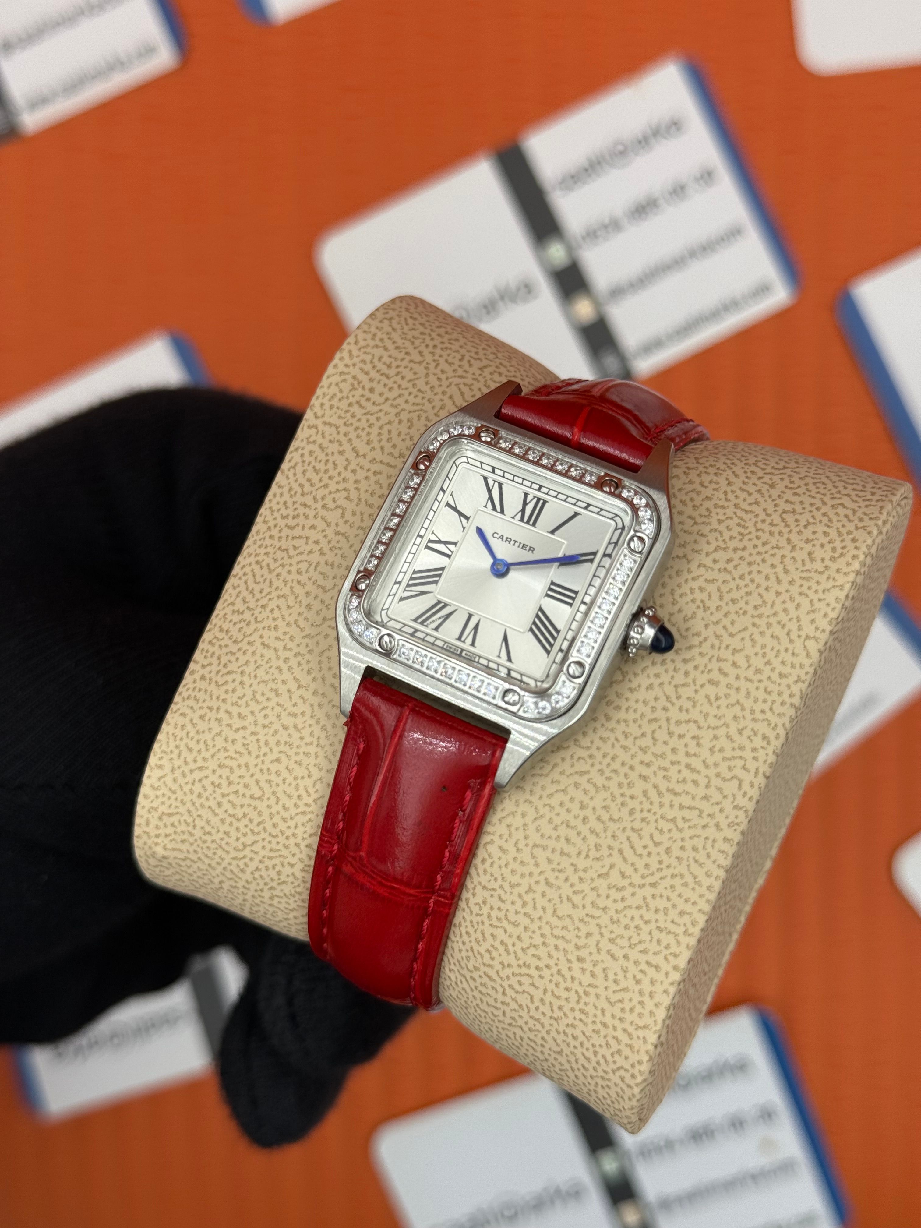 CARTIER Santos 27mm kadın kol saati silver kasa taşlı bezel kırmızı deri kordon