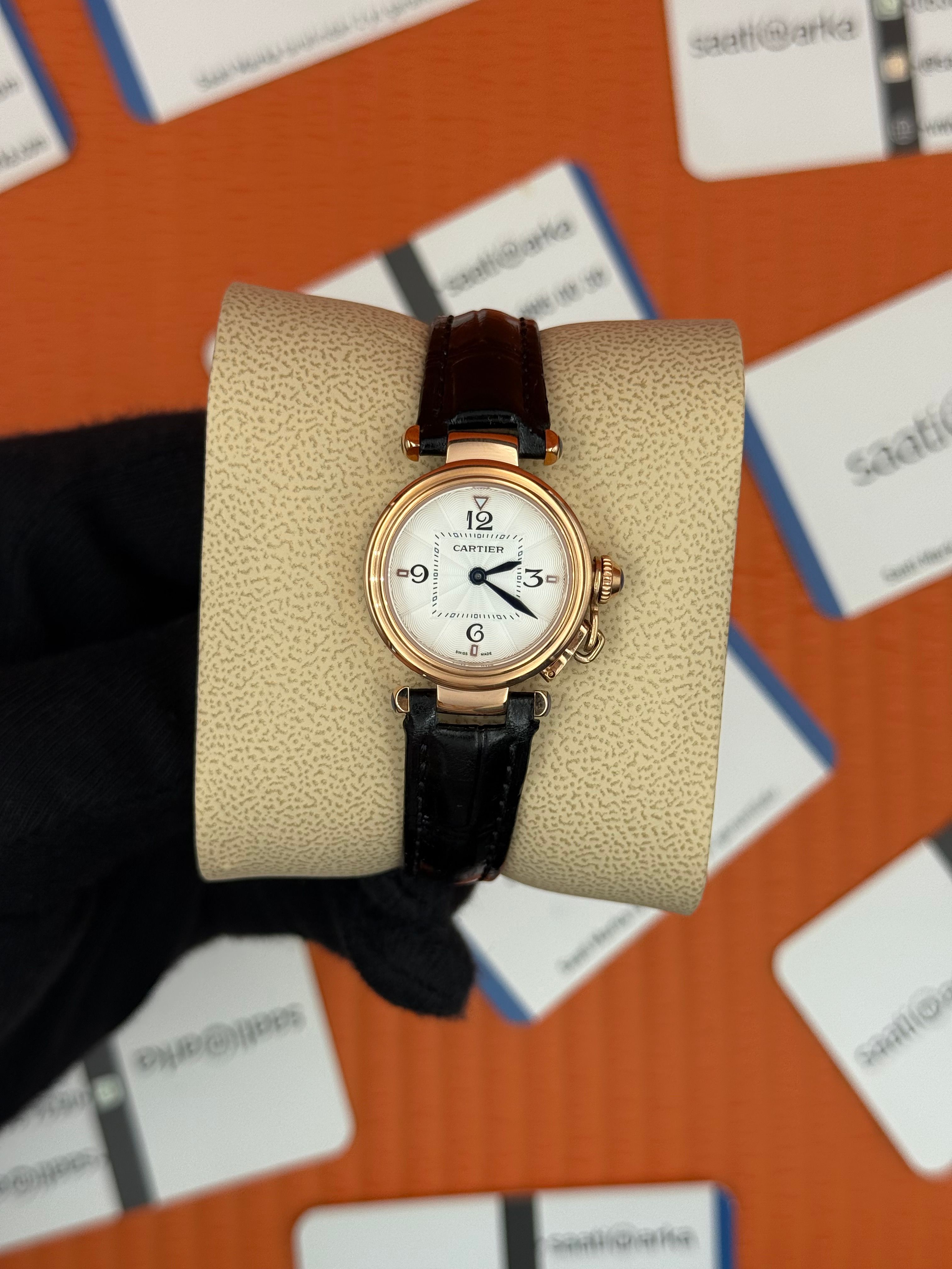 CARTIER Pasha 27mm kadın kol saati rose kasa siyah deri kordon