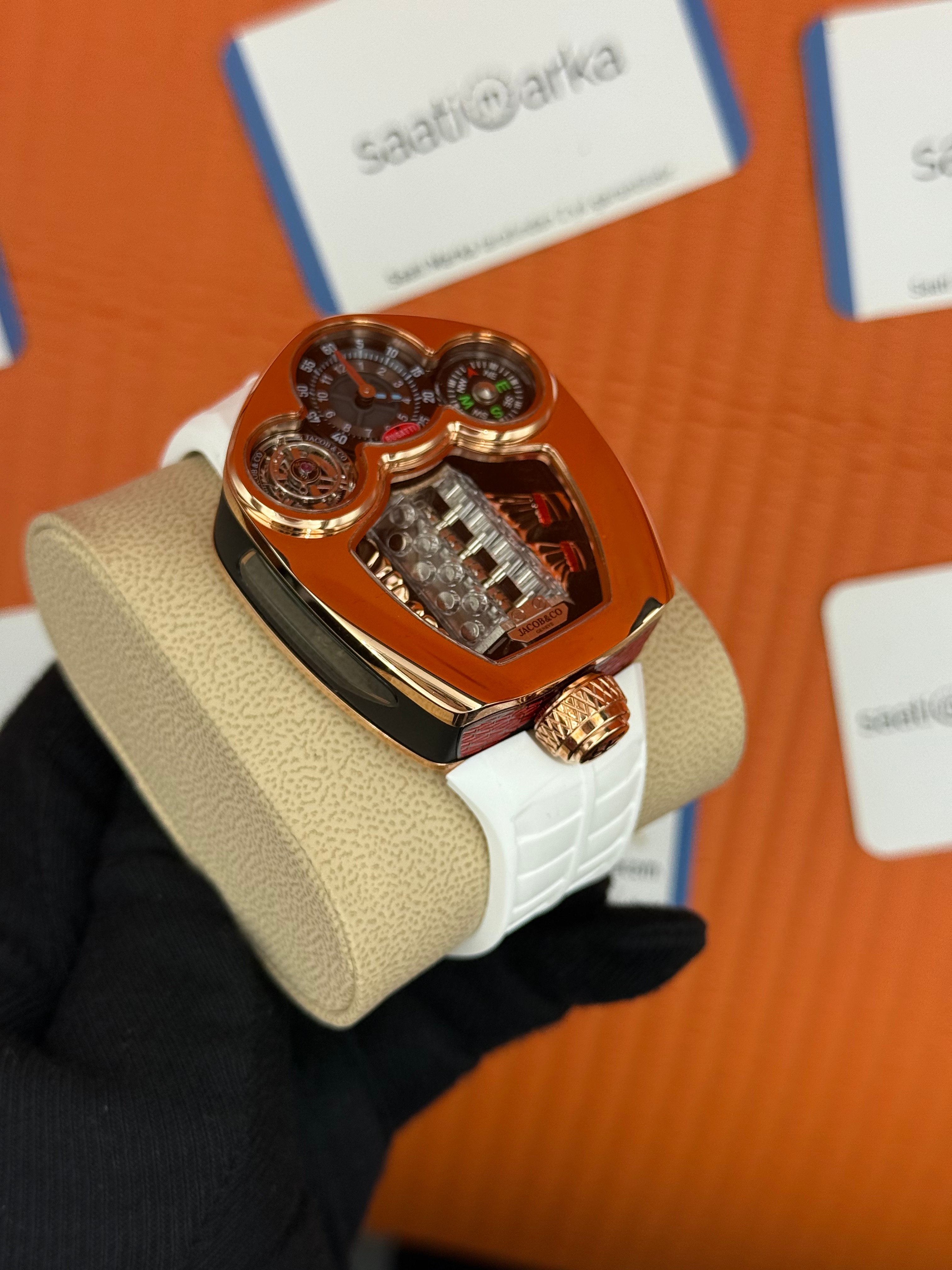 JACOB&CO BUGATTI turbillon kadran beyaz kauçuk kordon rose kasa 
