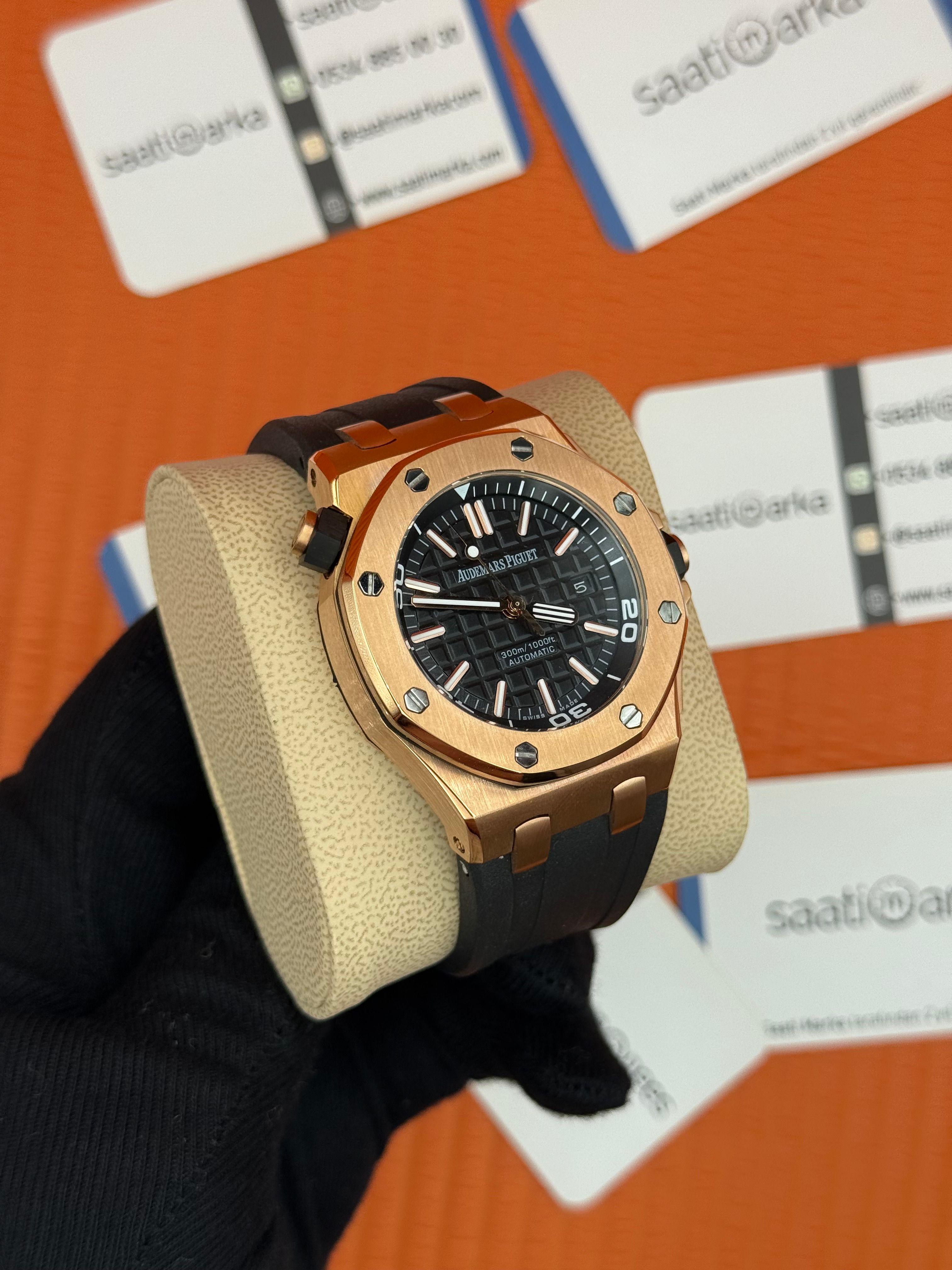 AUDEMARS PİGUET ROYAL OAK SİYAH KAUÇUK KORDON ROSE KASA SİYAH KADRAN