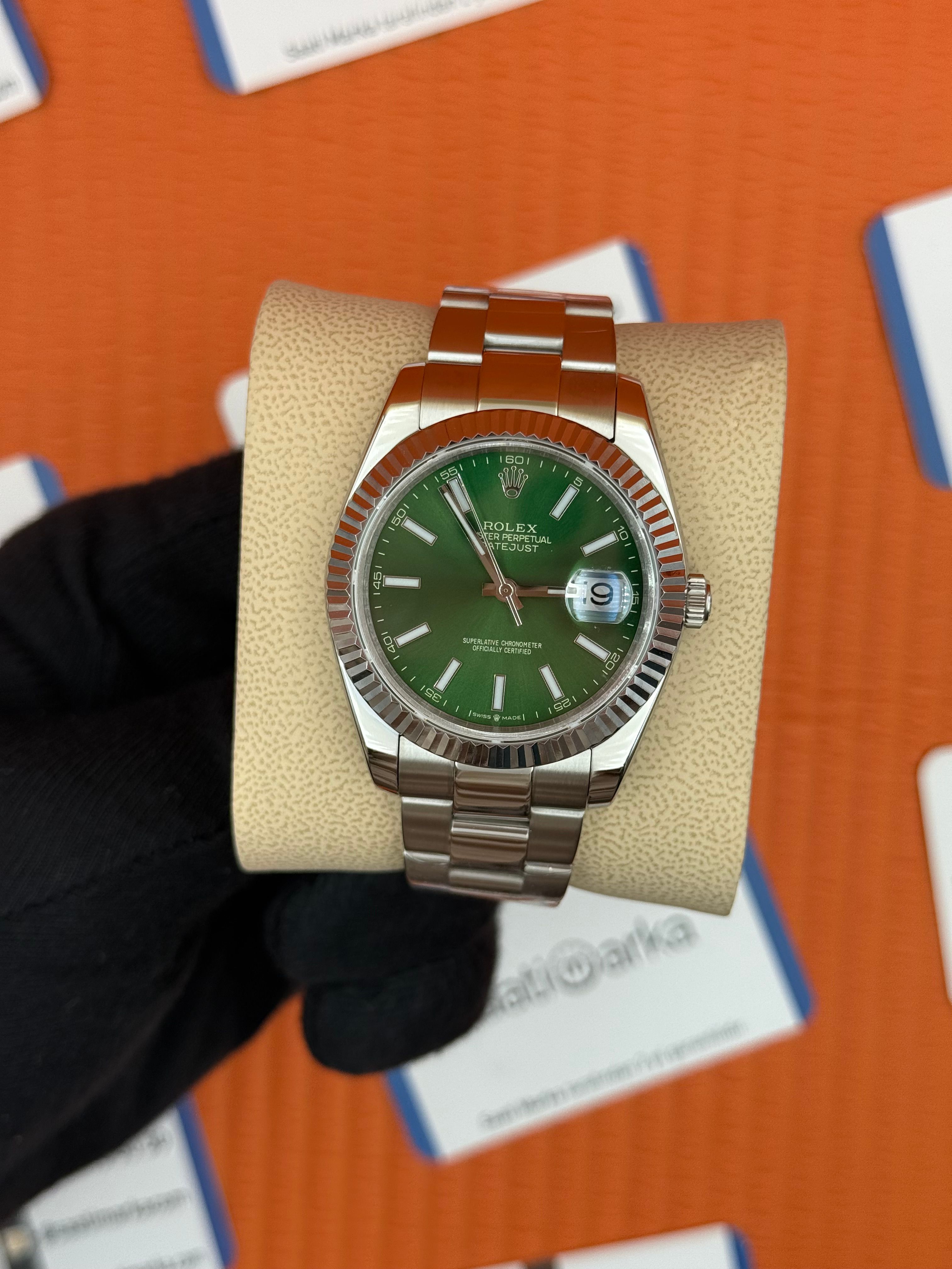 ROLEX Datejust green dial silver oyster kordon