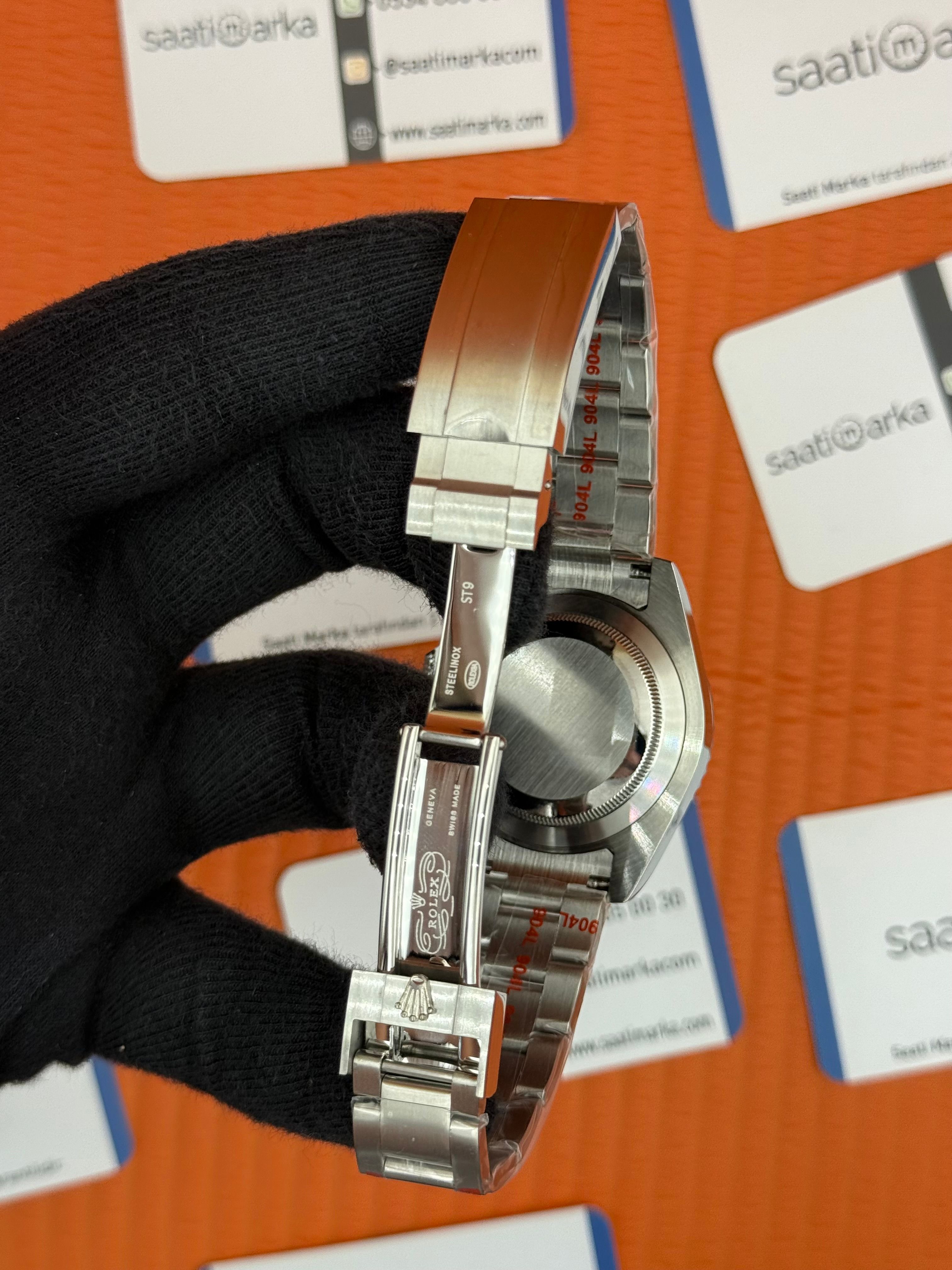 ROLEX Submariner taşlı bezel black dial silver oyster kordon