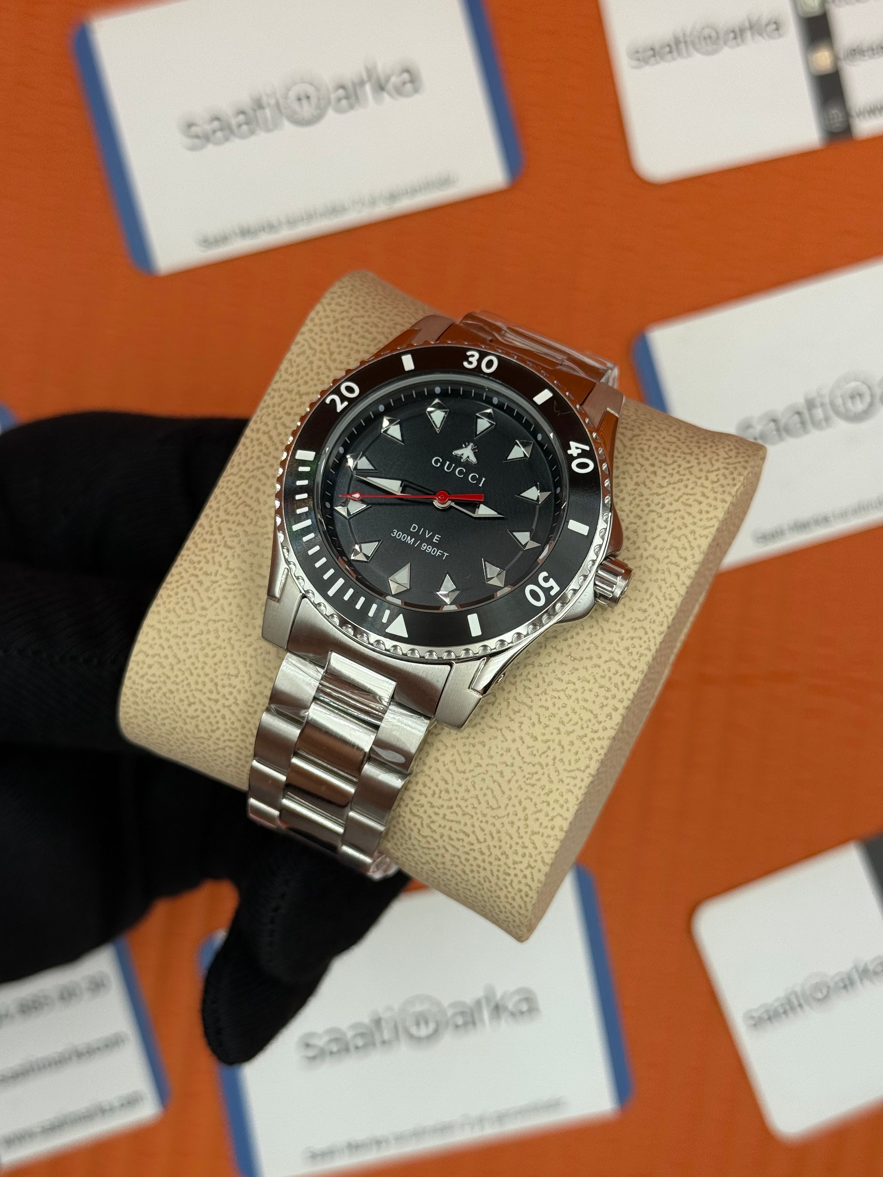 GUCCI DİVE 300M siyah kadran silver kasa kordon siyah bezel