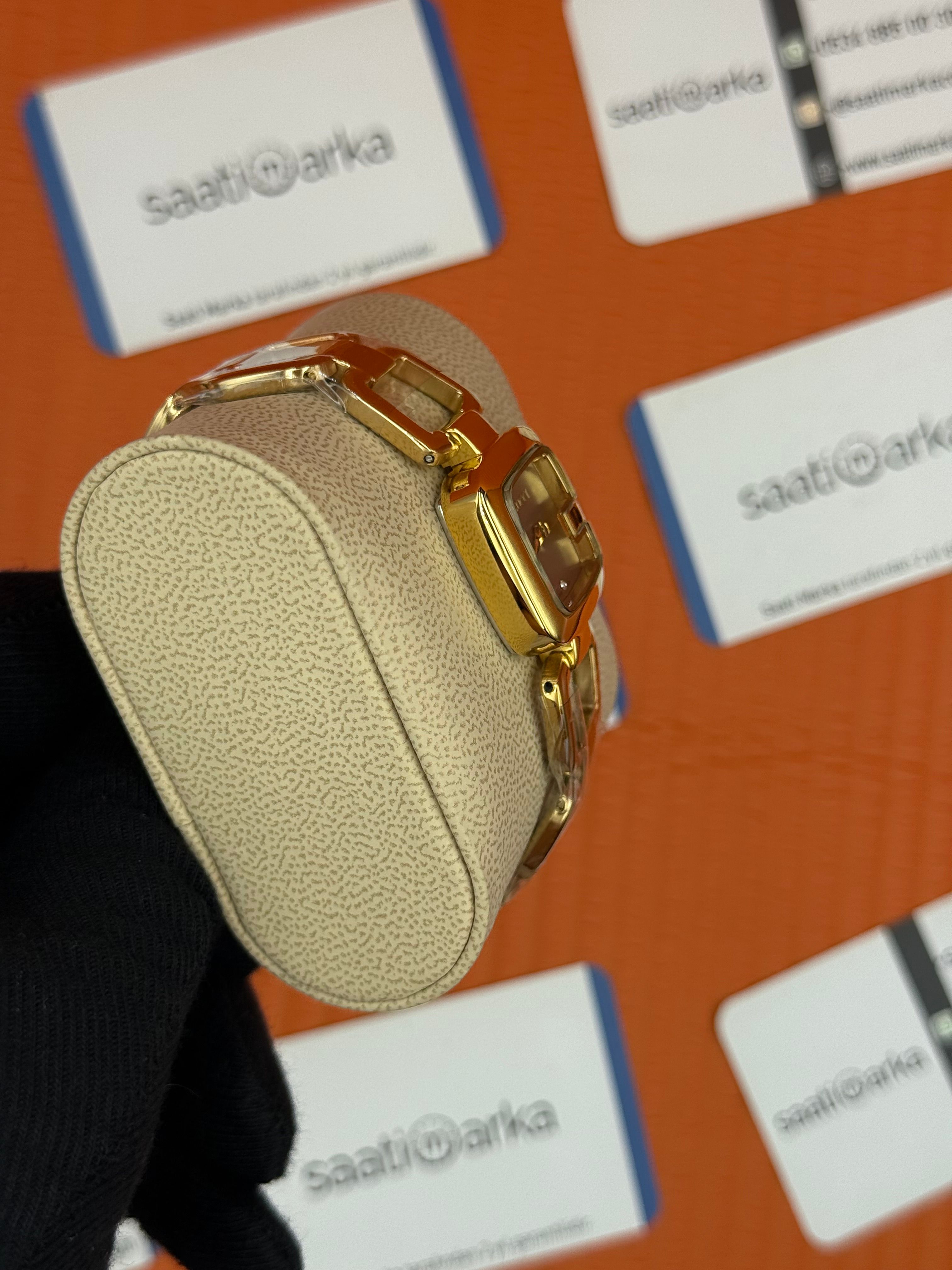 GUCCI YA1264041 gri kadran gold kasa kordon kadın kol saati