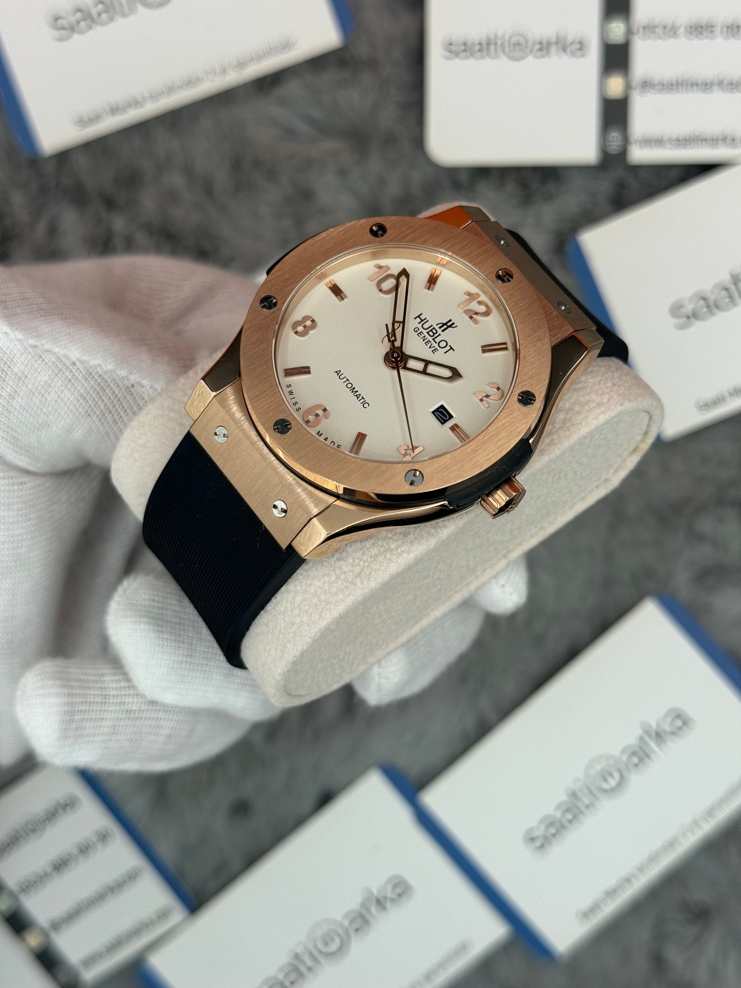 HUBLOT vendome 41mm rose kasa beyaz kadran siyah kauçuk kordon erkek kol saati